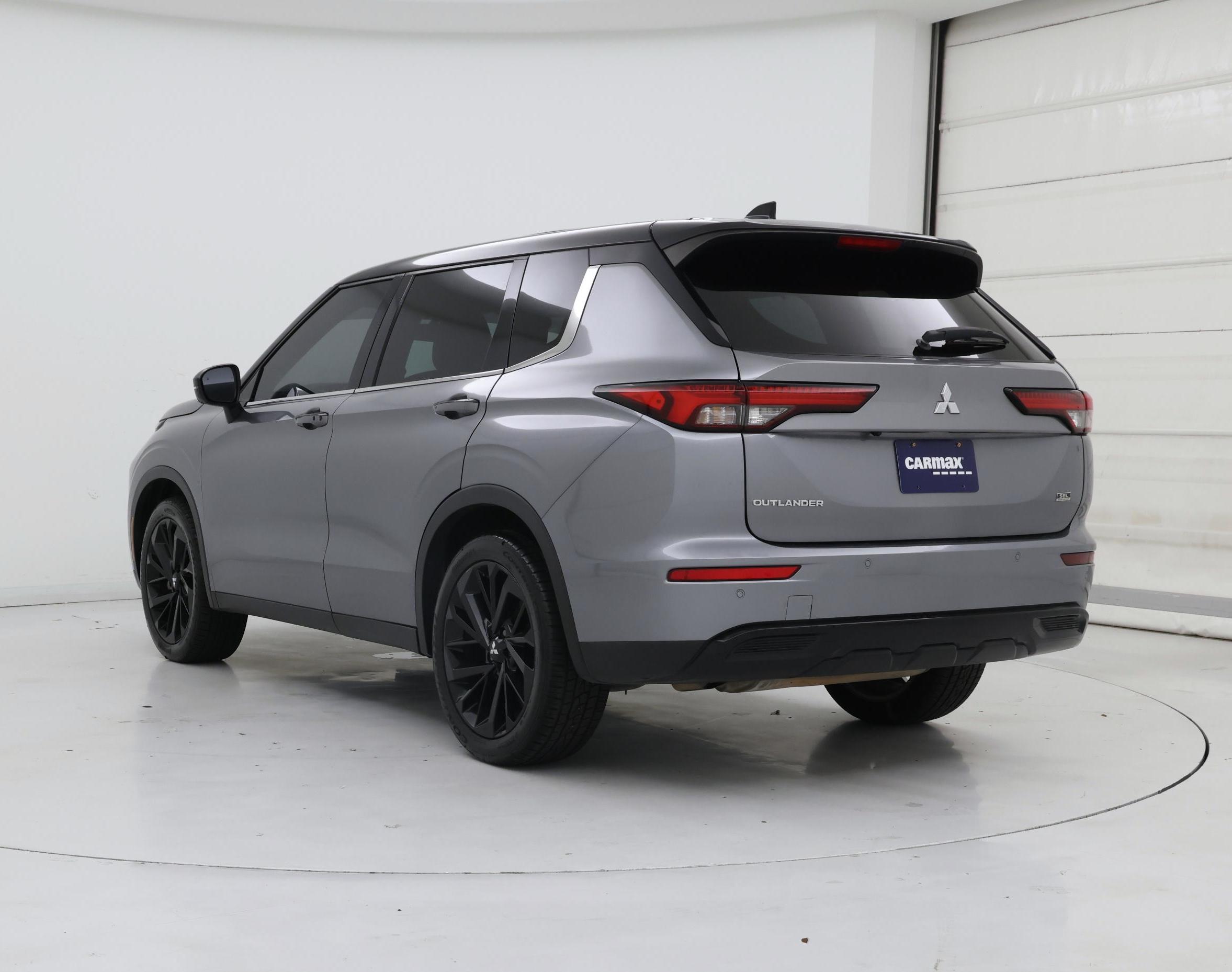 Thumbnail: 2023 Mitsubishi Outlander - 2