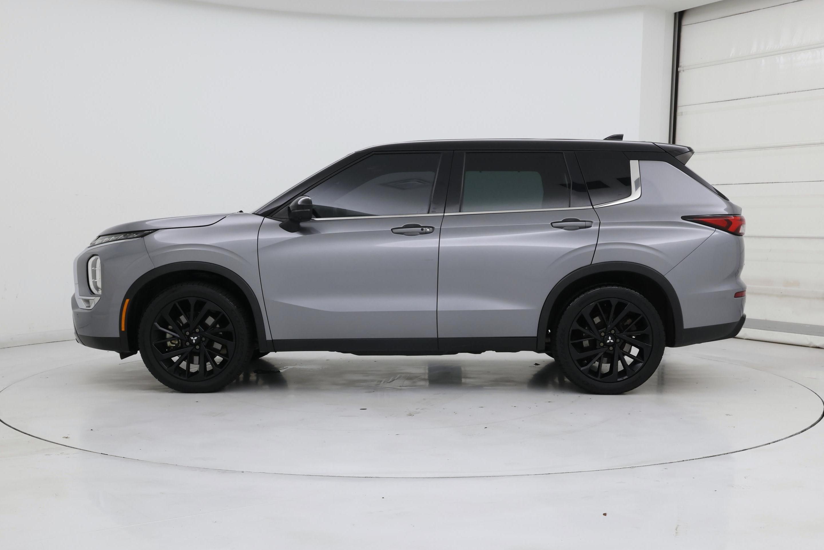 Thumbnail: 2023 Mitsubishi Outlander - 3