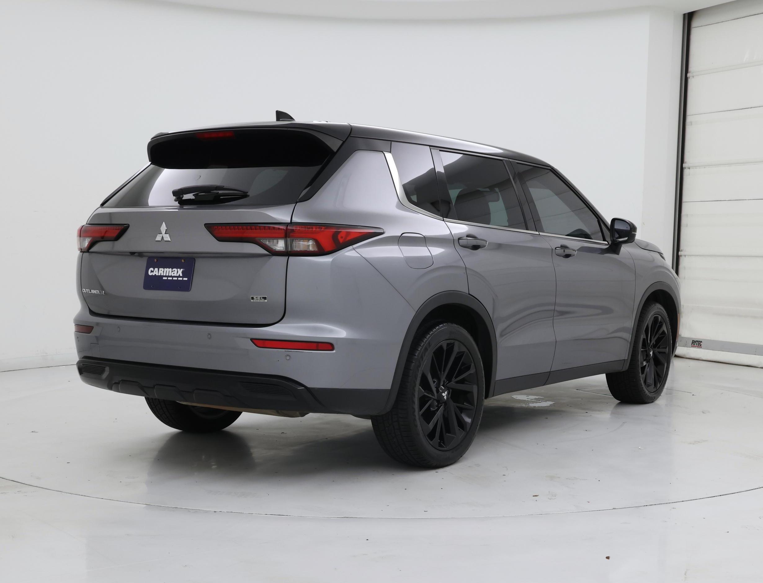 Thumbnail: 2023 Mitsubishi Outlander - 8