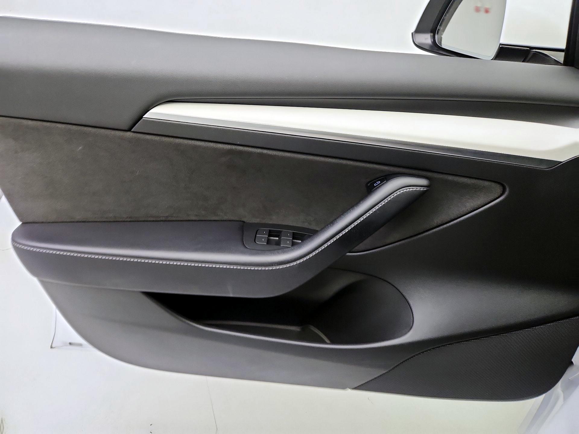 Thumbnail: 2023 Tesla Model 3 - 12