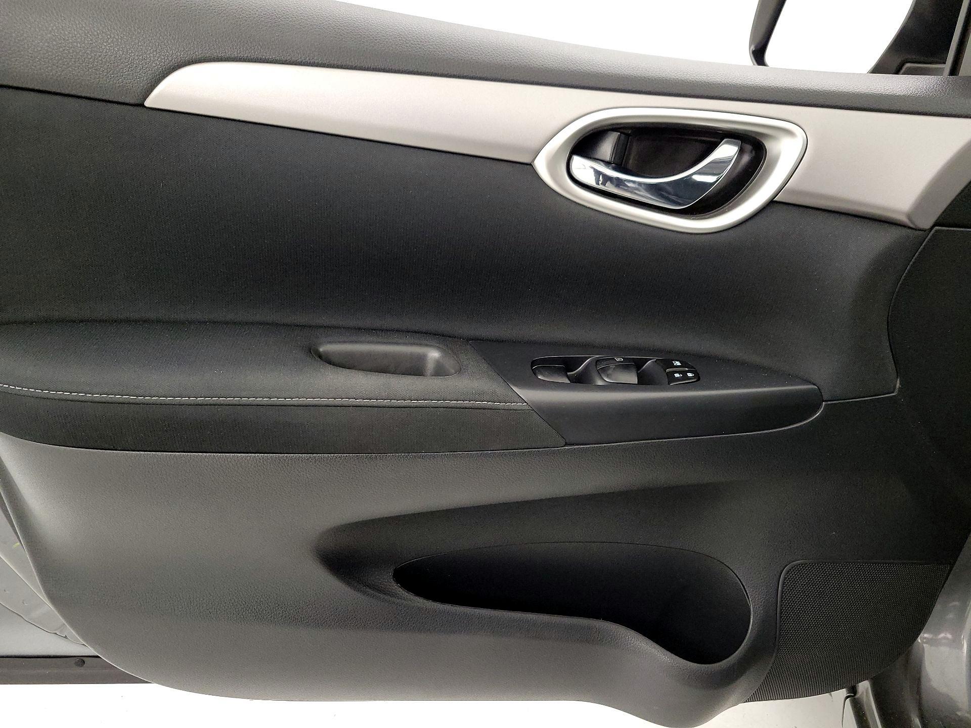 Thumbnail: 2015 Nissan Sentra - 12