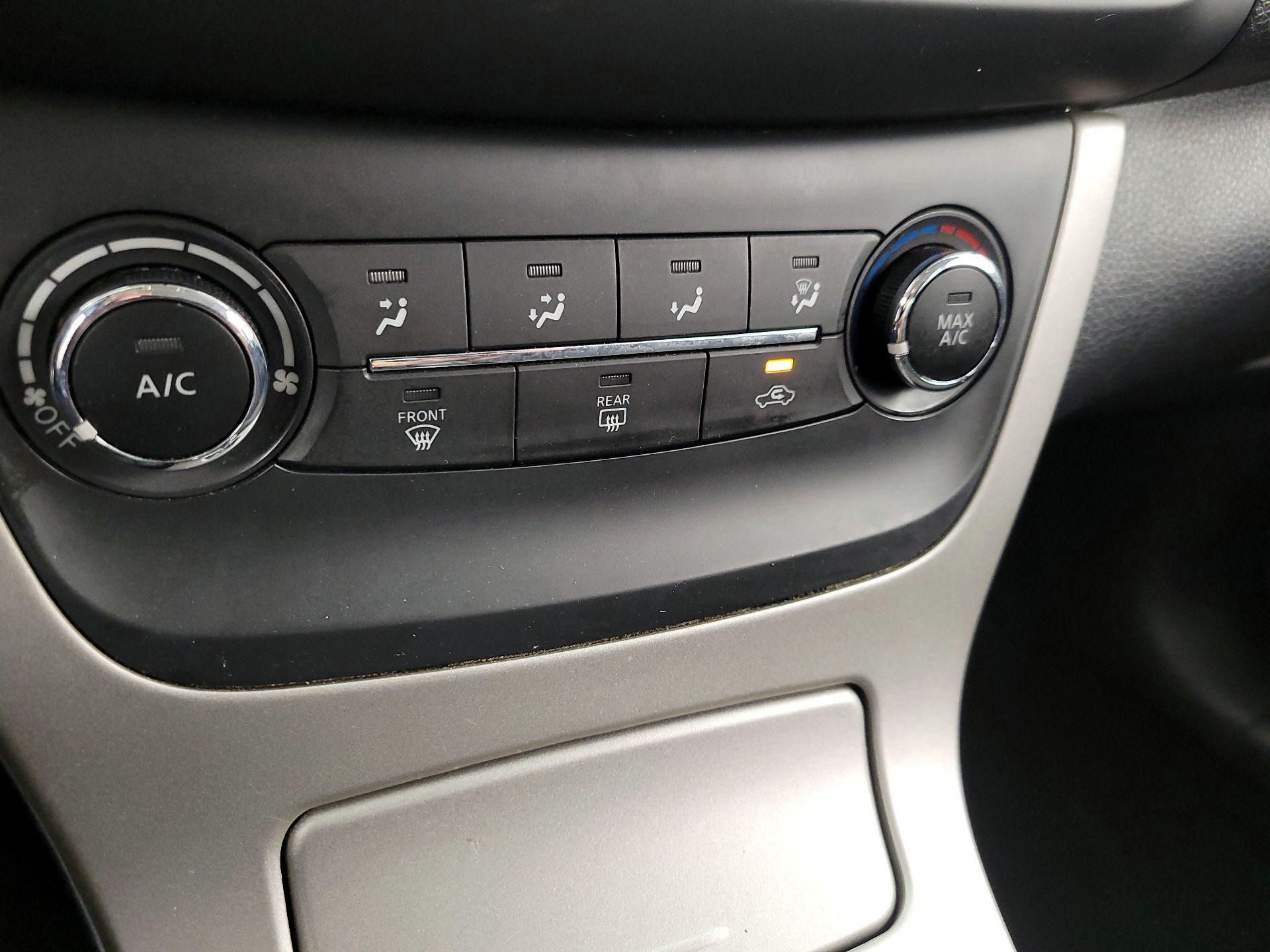 Thumbnail: 2015 Nissan Sentra - 15
