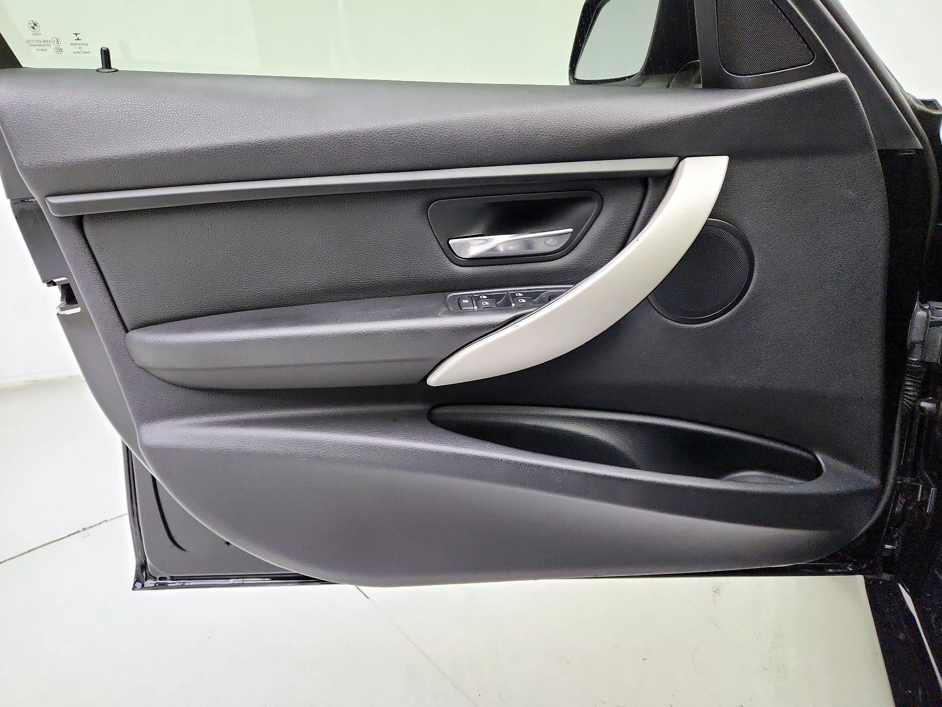 Thumbnail: 2016 BMW 3 Series - 12