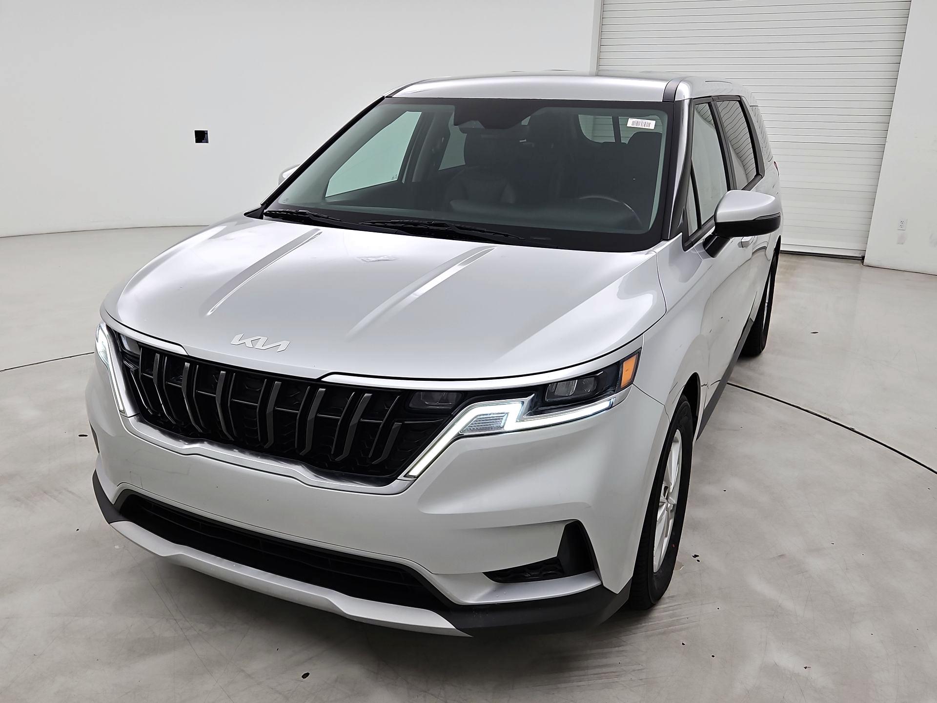 Thumbnail: 2022 Kia Carnival - 3