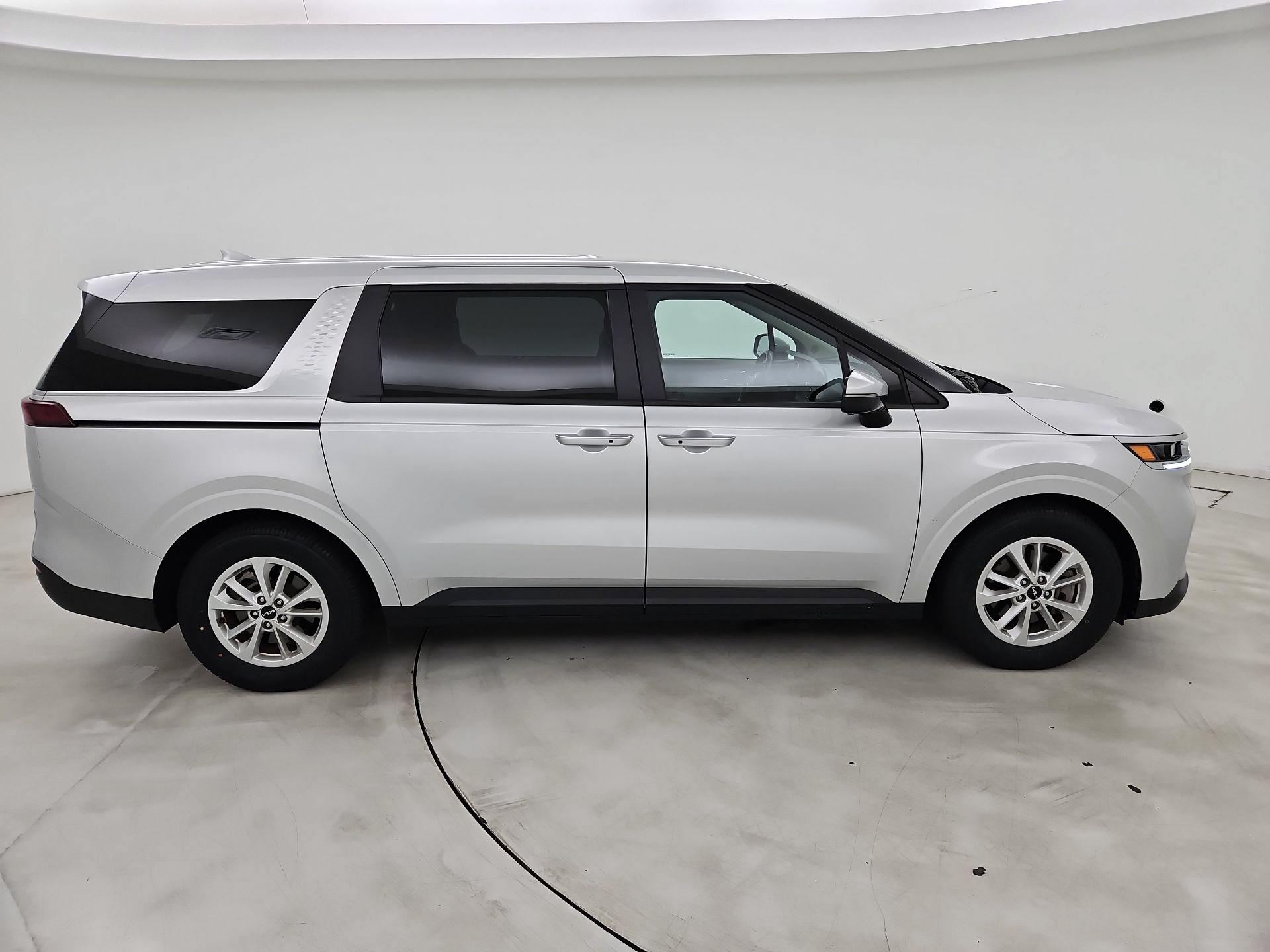 Thumbnail: 2022 Kia Carnival - 4