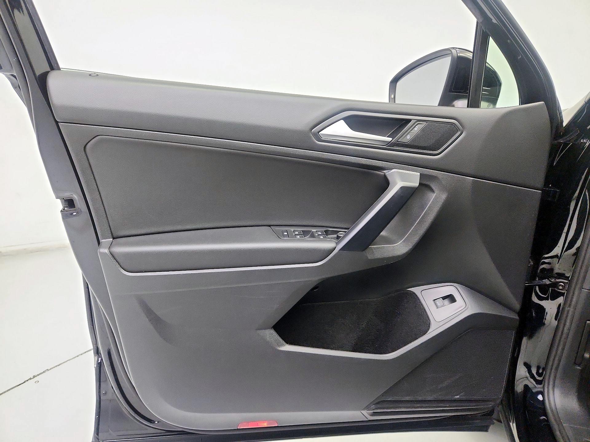 Thumbnail: 2021 Volkswagen Tiguan - 12