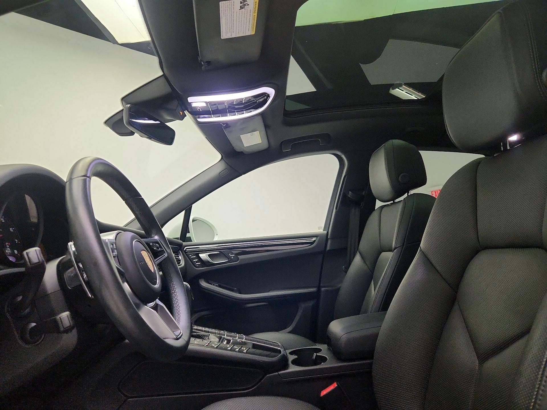 Thumbnail: 2020 Porsche Macan - 20