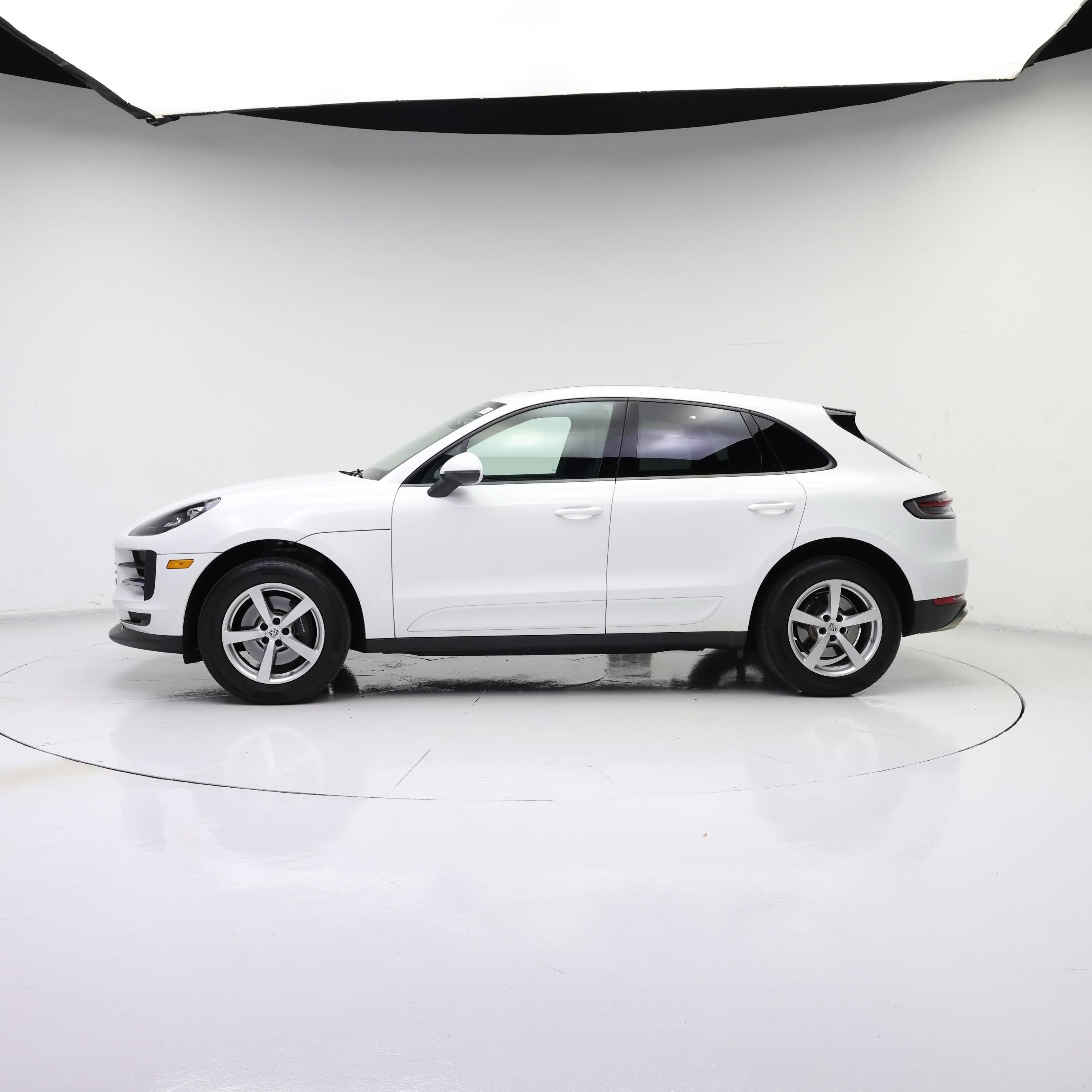 Thumbnail: 2020 Porsche Macan - 3
