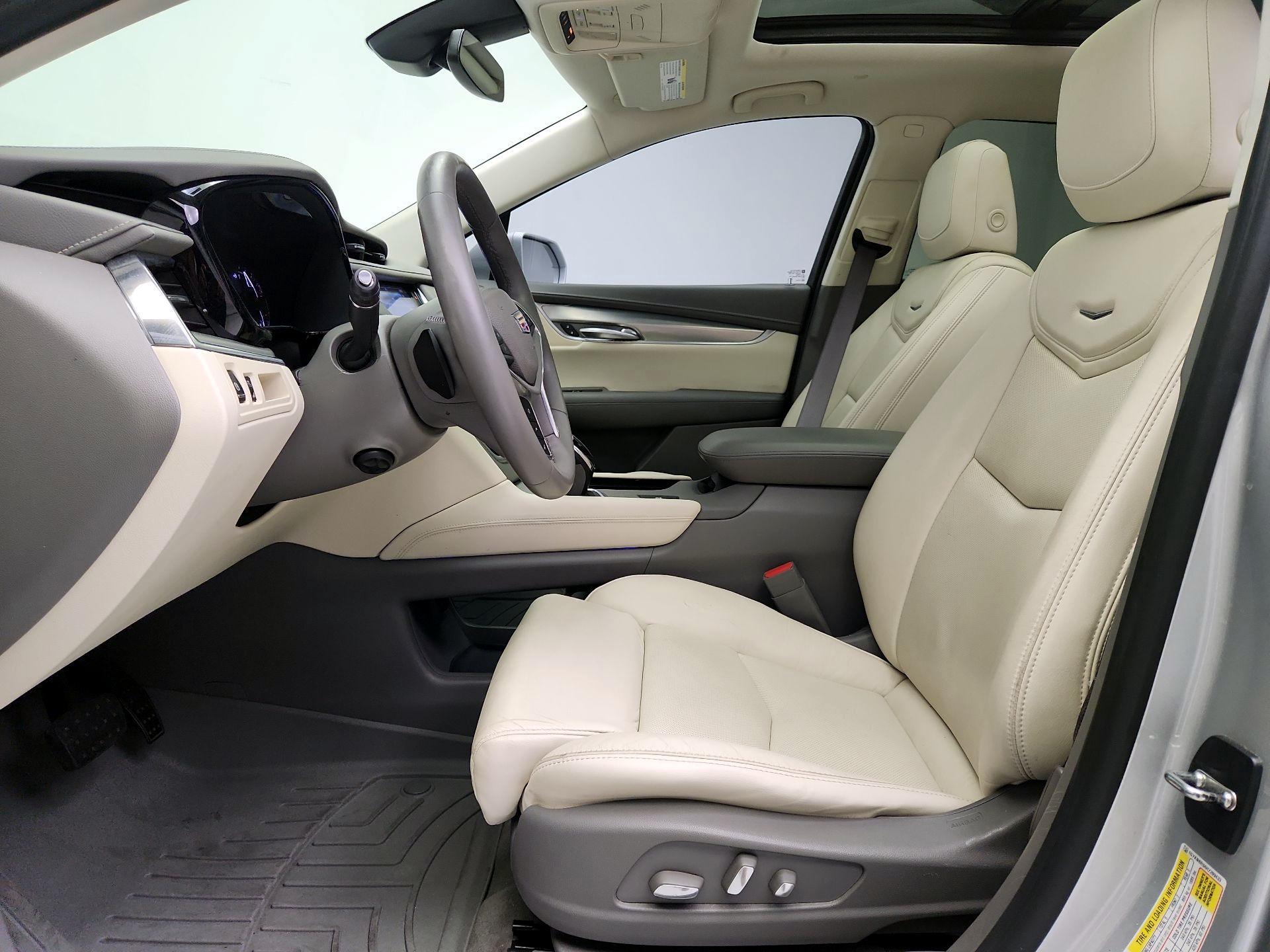 Thumbnail: 2017 Cadillac XT5 - 11