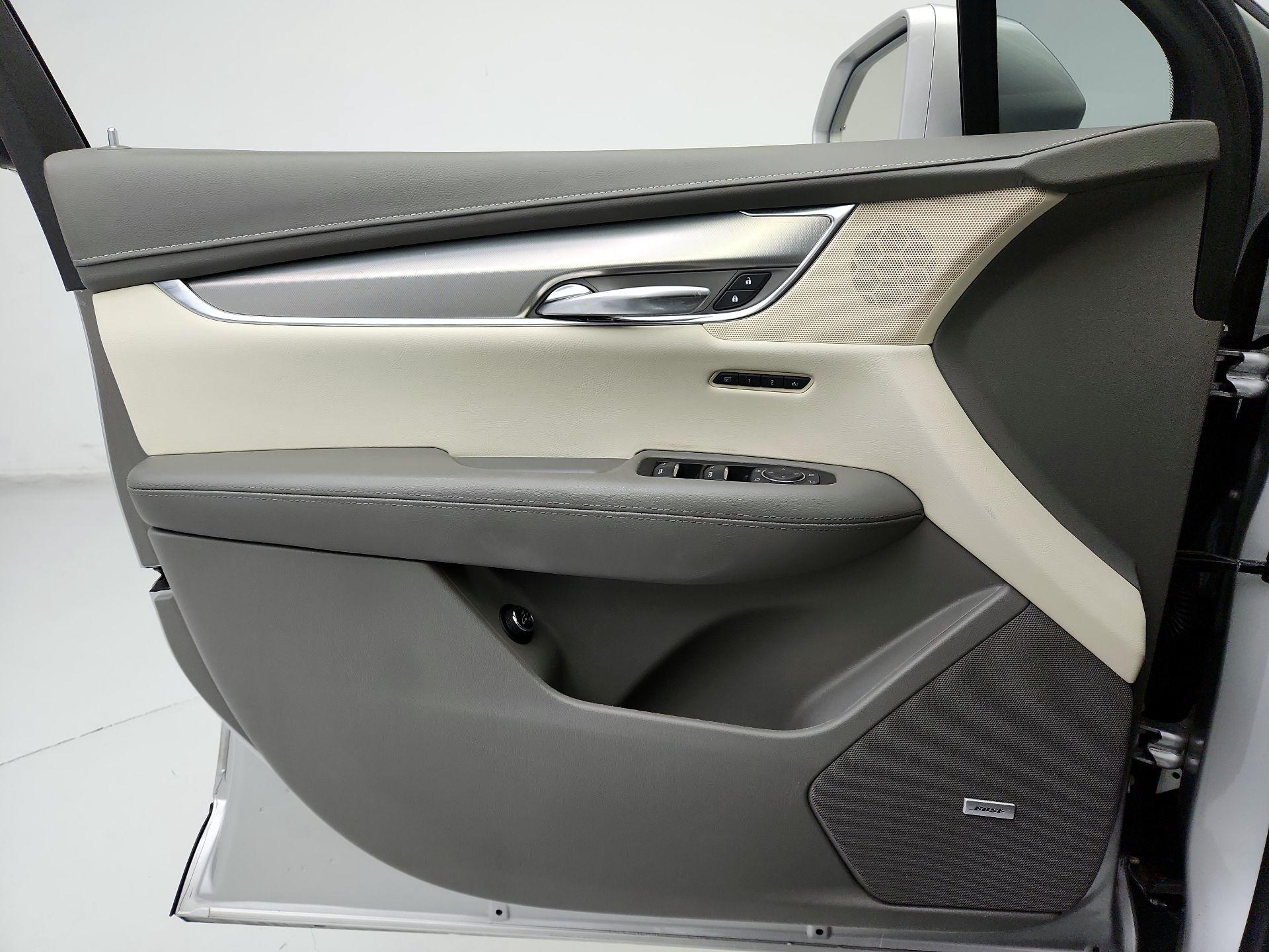 Thumbnail: 2017 Cadillac XT5 - 12