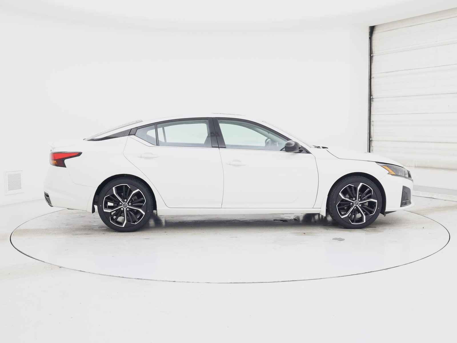 2023 Nissan Altima SR - Photo 8