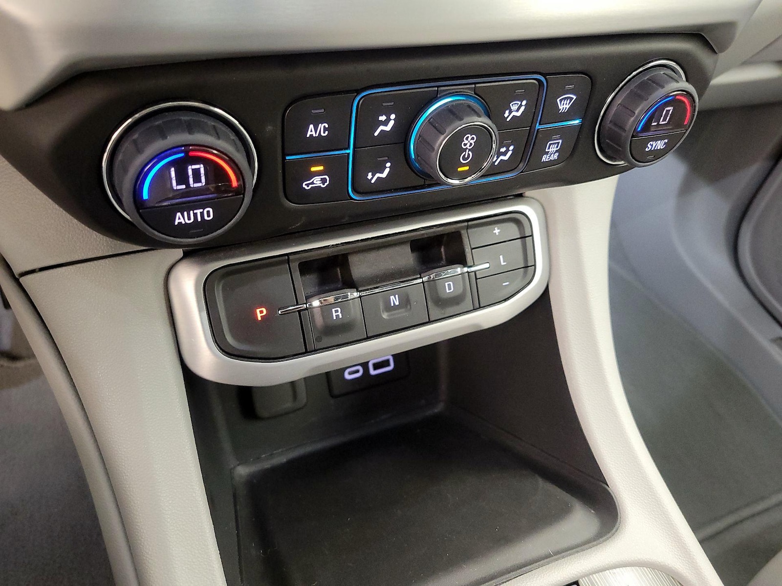 2023 GMC Acadia SLT - Photo 17