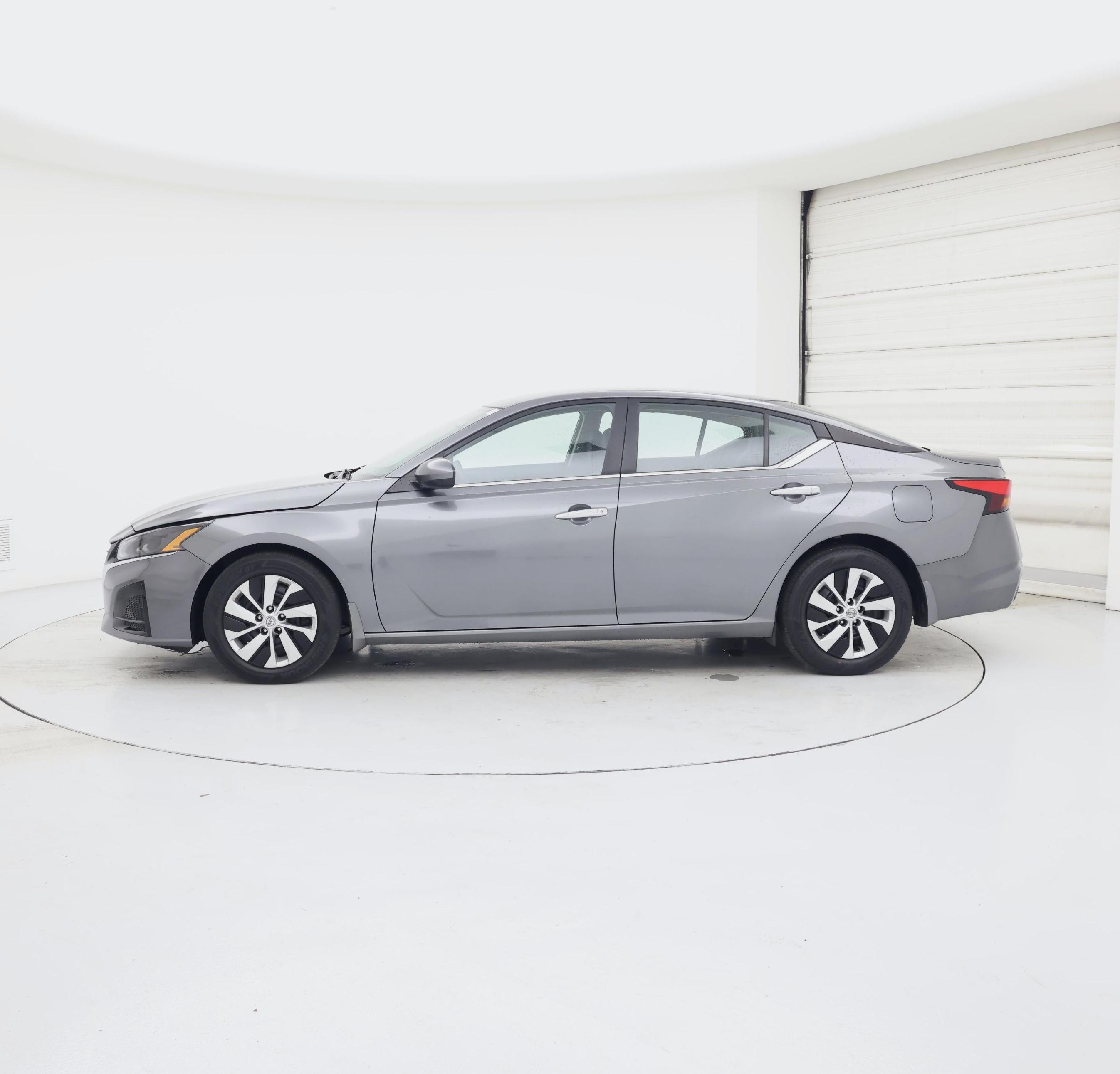 Thumbnail: 2023 Nissan Altima - 3