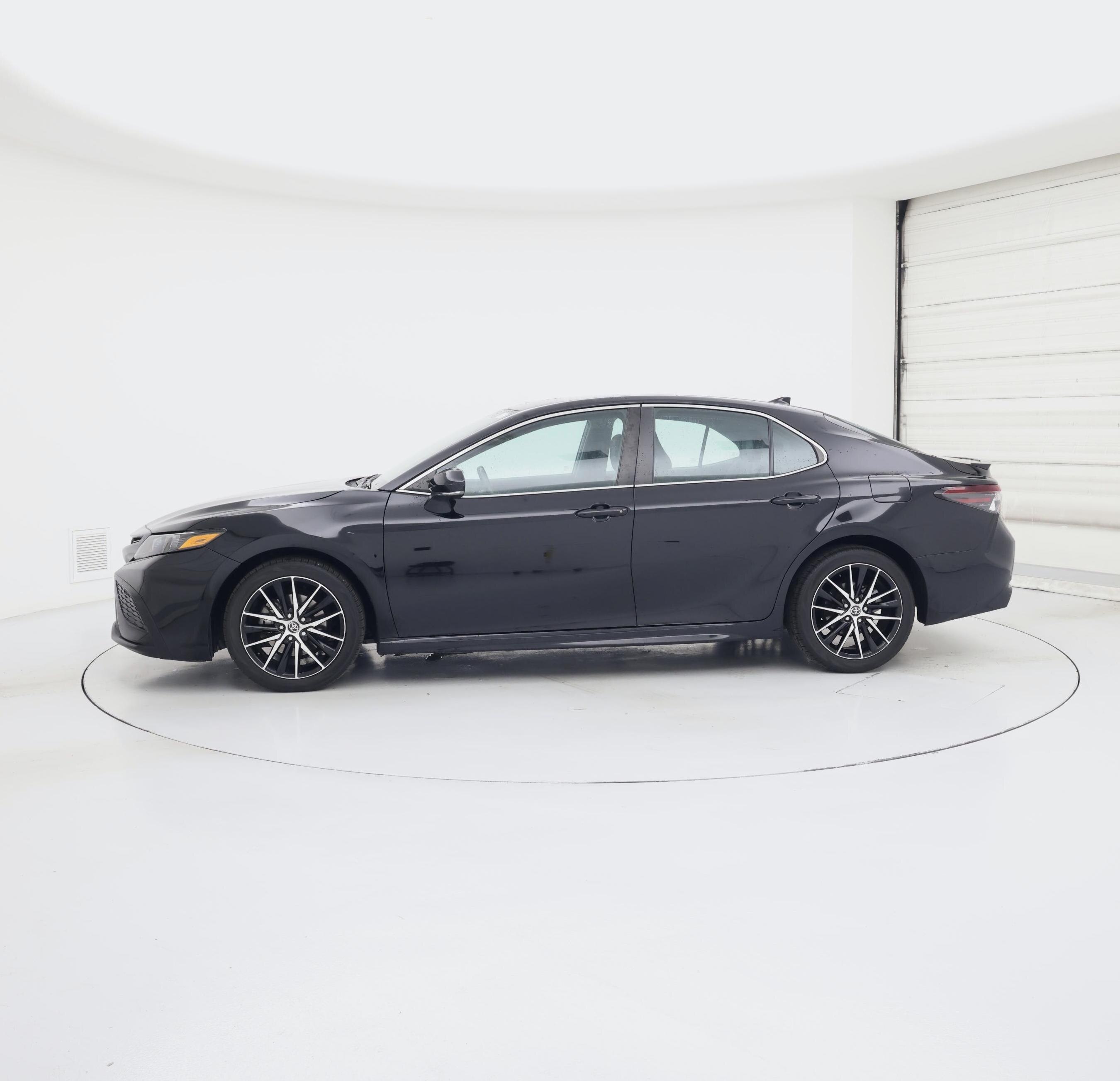 Thumbnail: 2022 Toyota Camry - 3