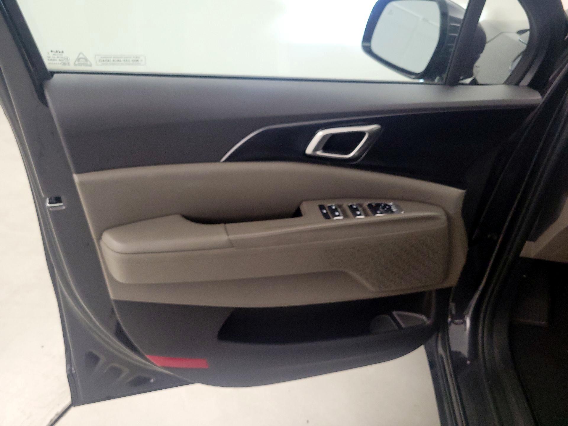 Thumbnail: 2025 Kia Carnival - 12
