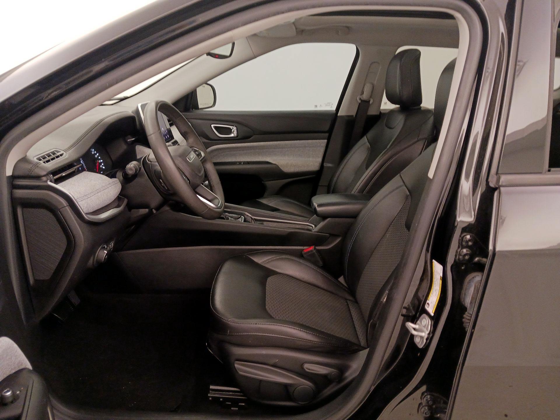 Thumbnail: 2022 Jeep Compass - 11