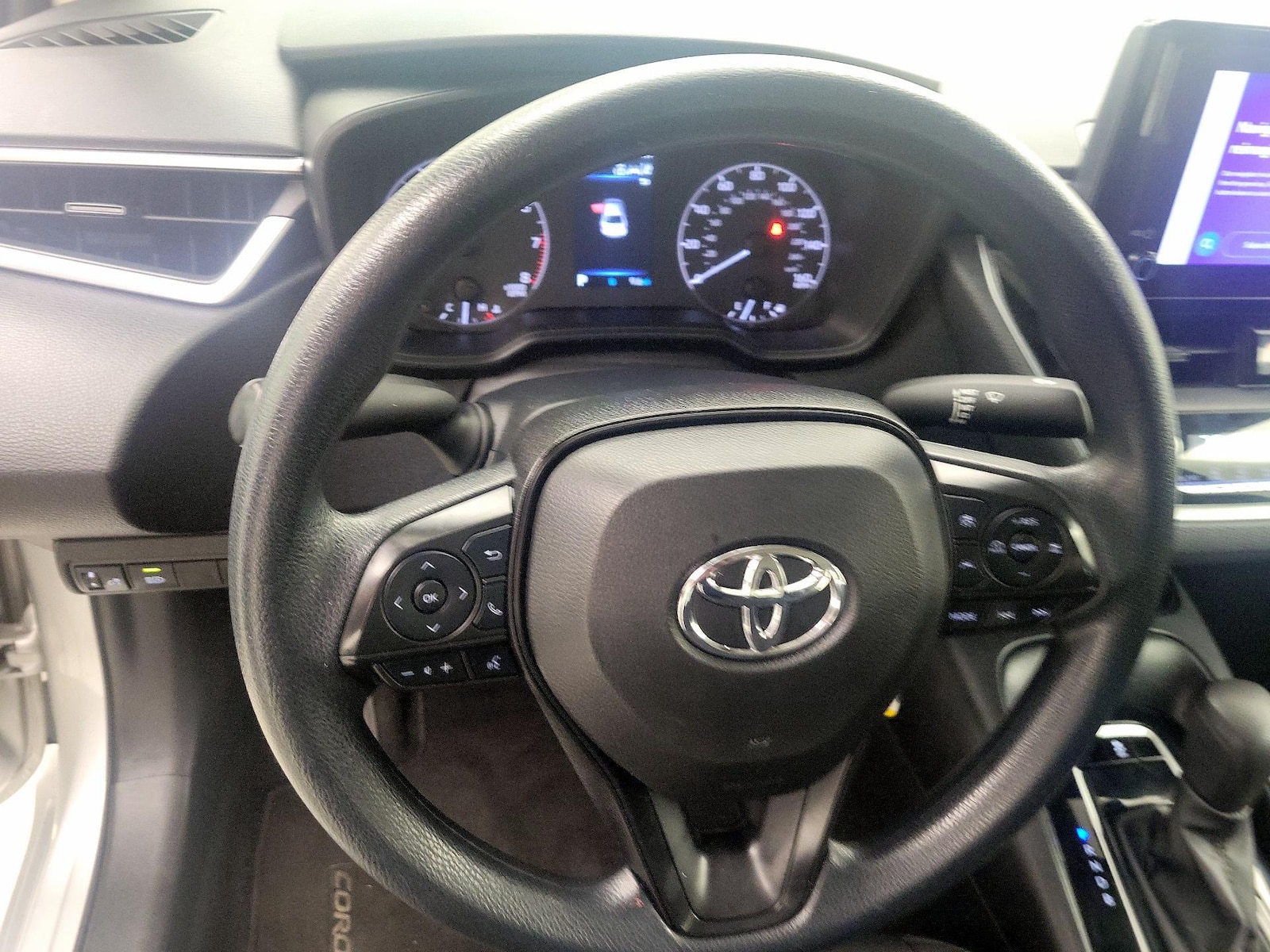 2024 Toyota Corolla LE - Photo 11