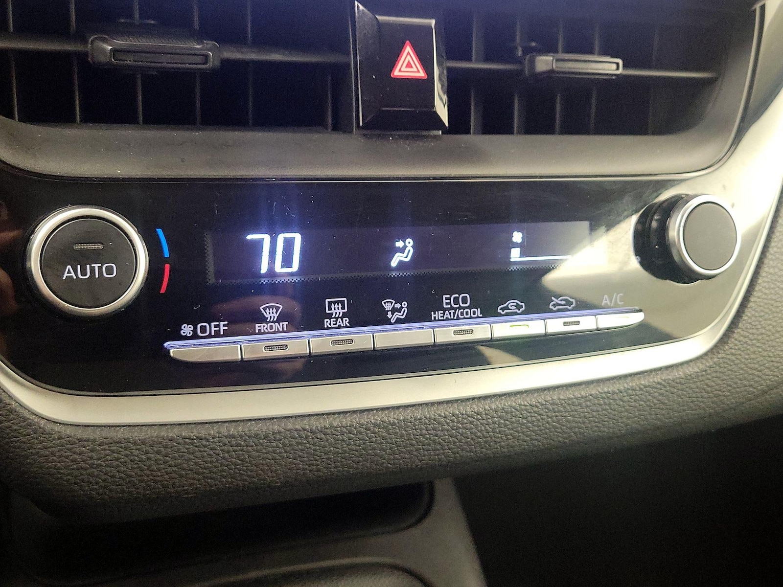 2024 Toyota Corolla LE - Photo 17