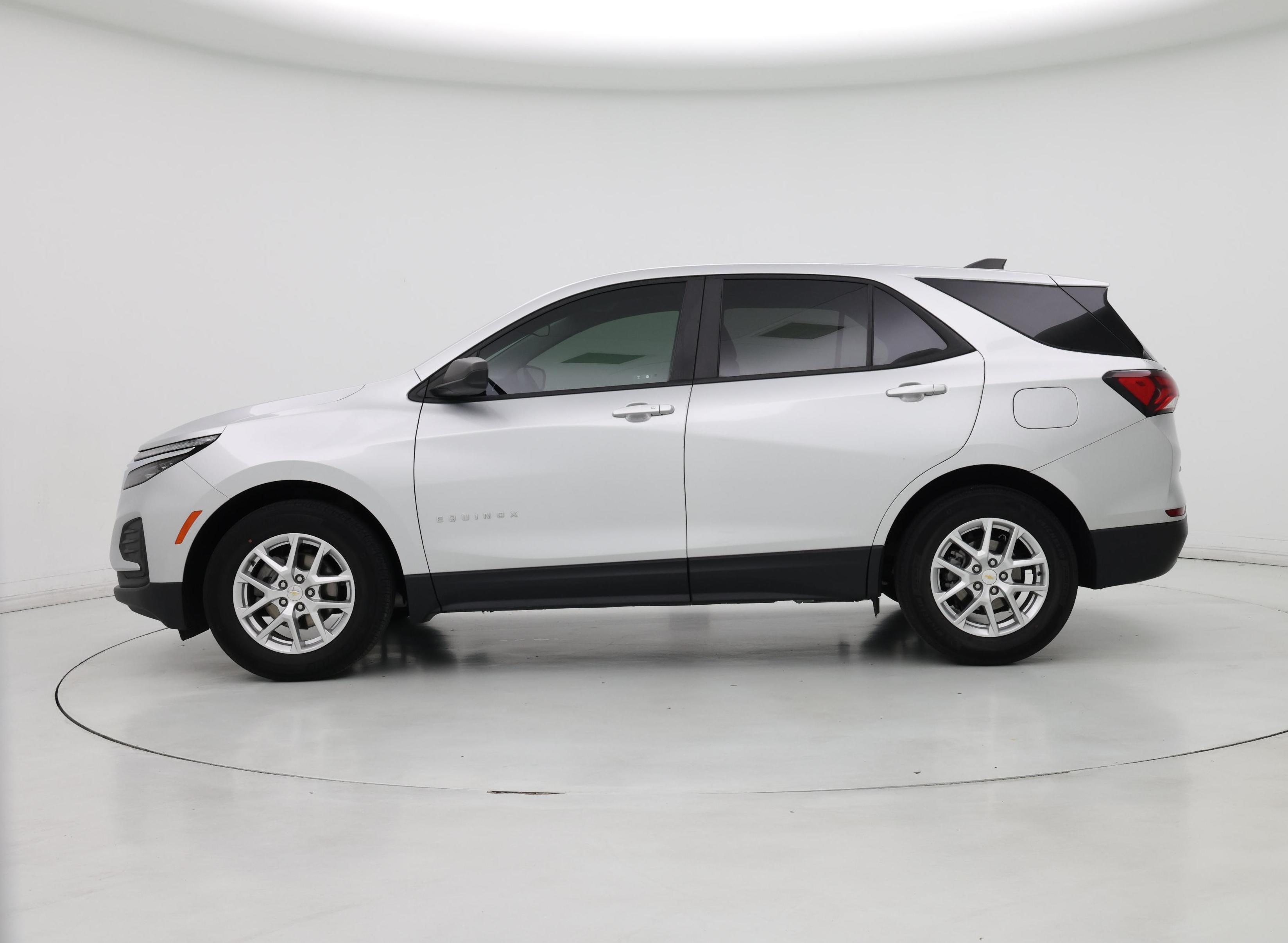Thumbnail: 2022 Chevrolet Equinox - 3
