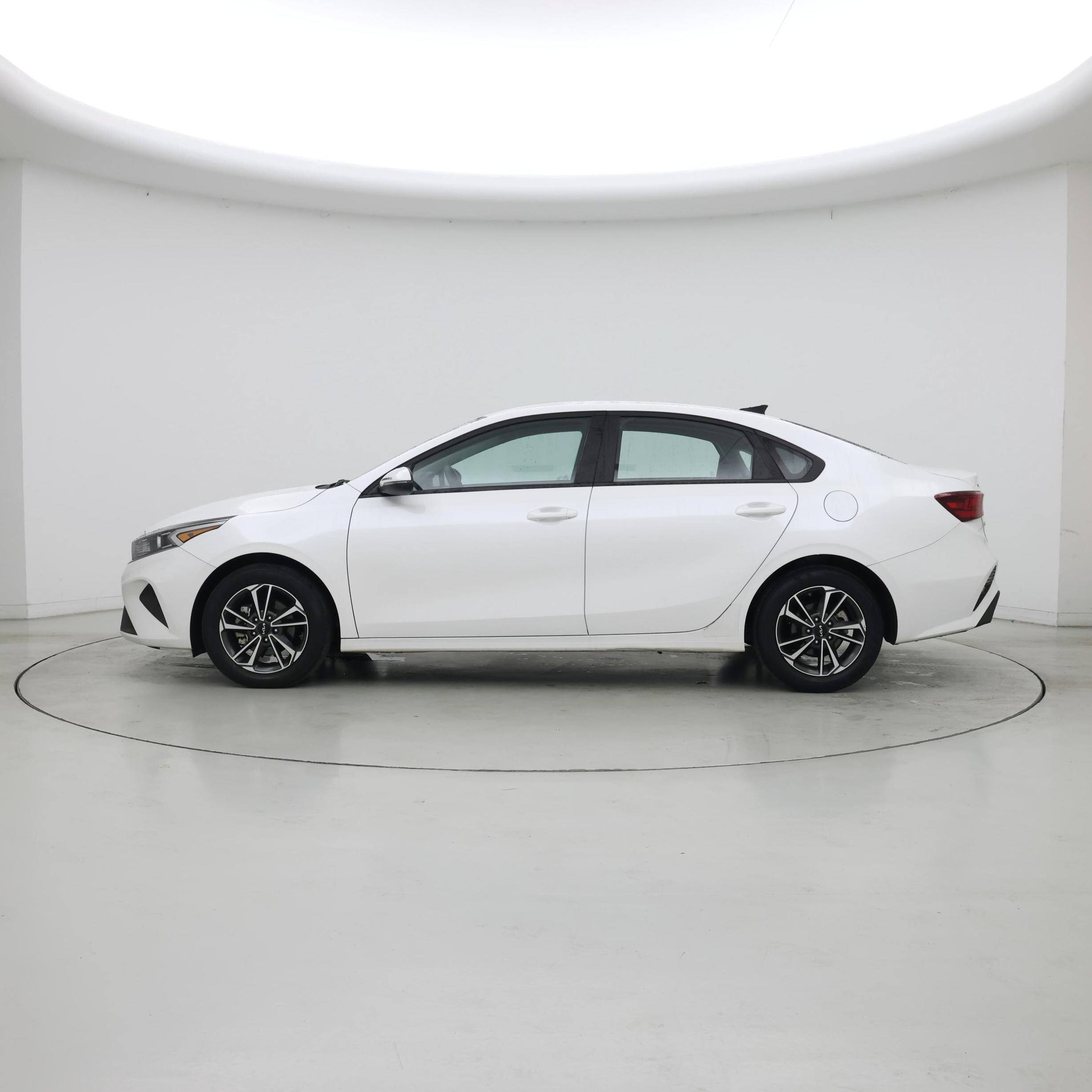 Thumbnail: 2023 Kia Forte - 3