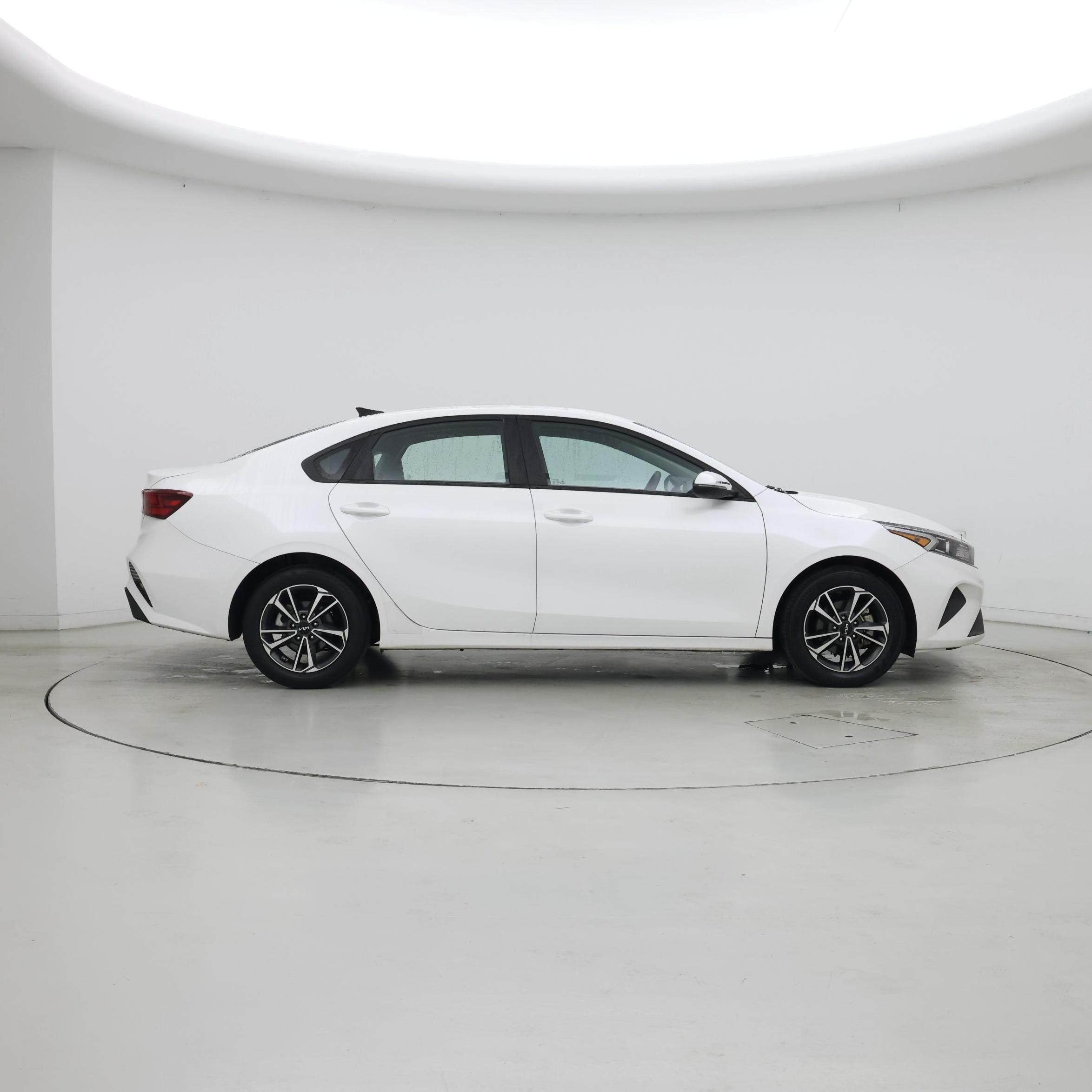 Thumbnail: 2023 Kia Forte - 7
