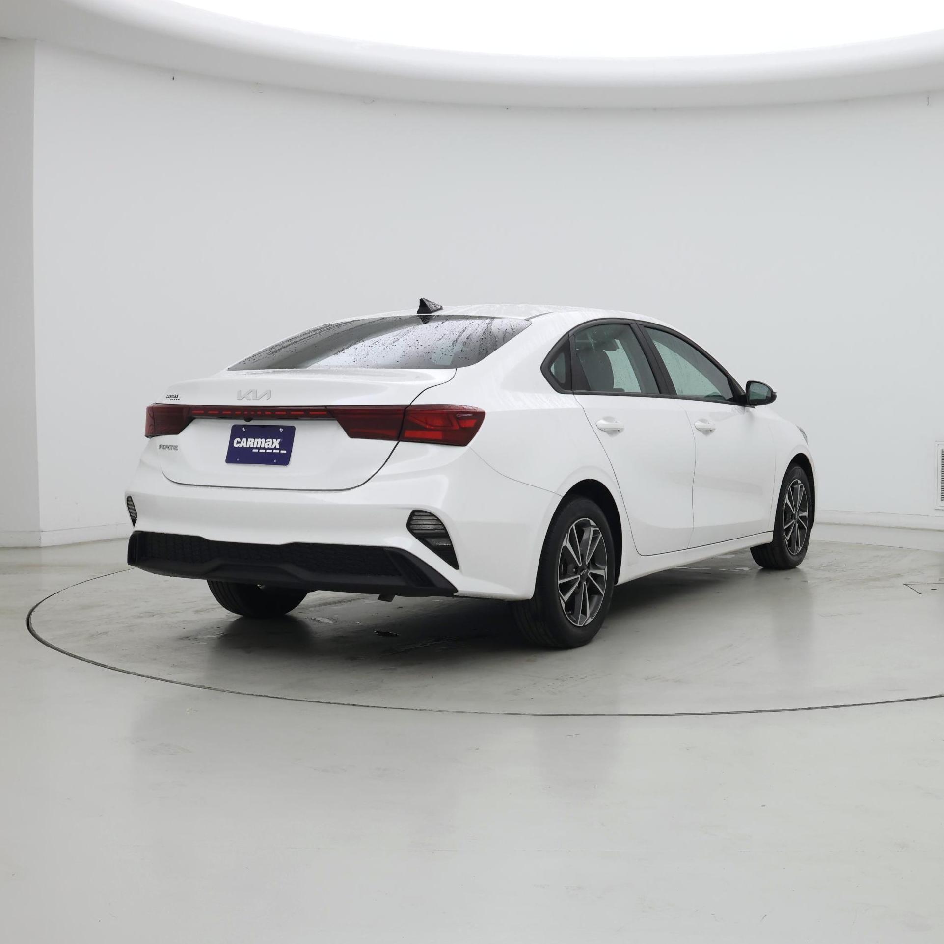 Thumbnail: 2023 Kia Forte - 8