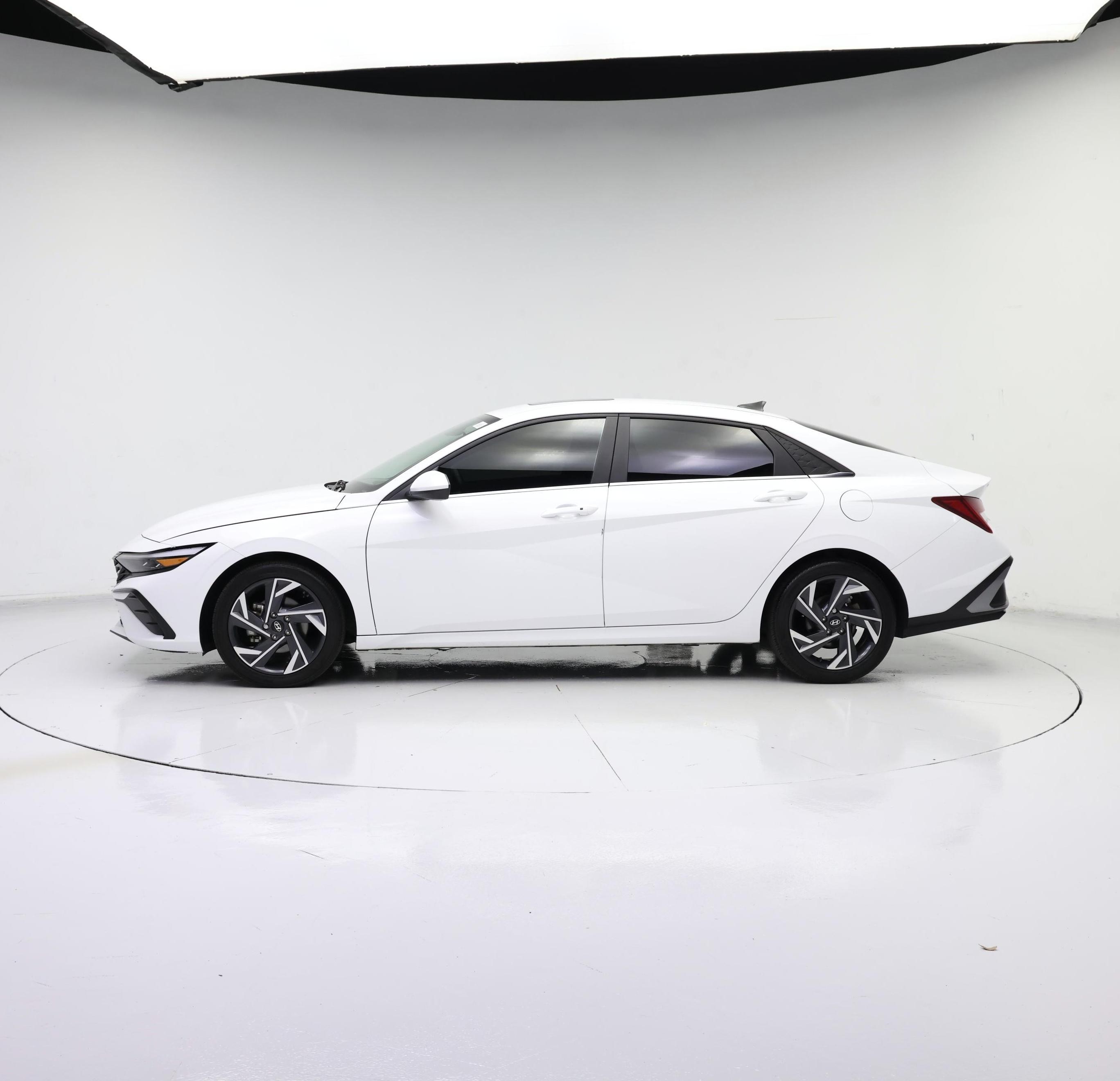 Thumbnail: 2024 Hyundai Elantra - 3