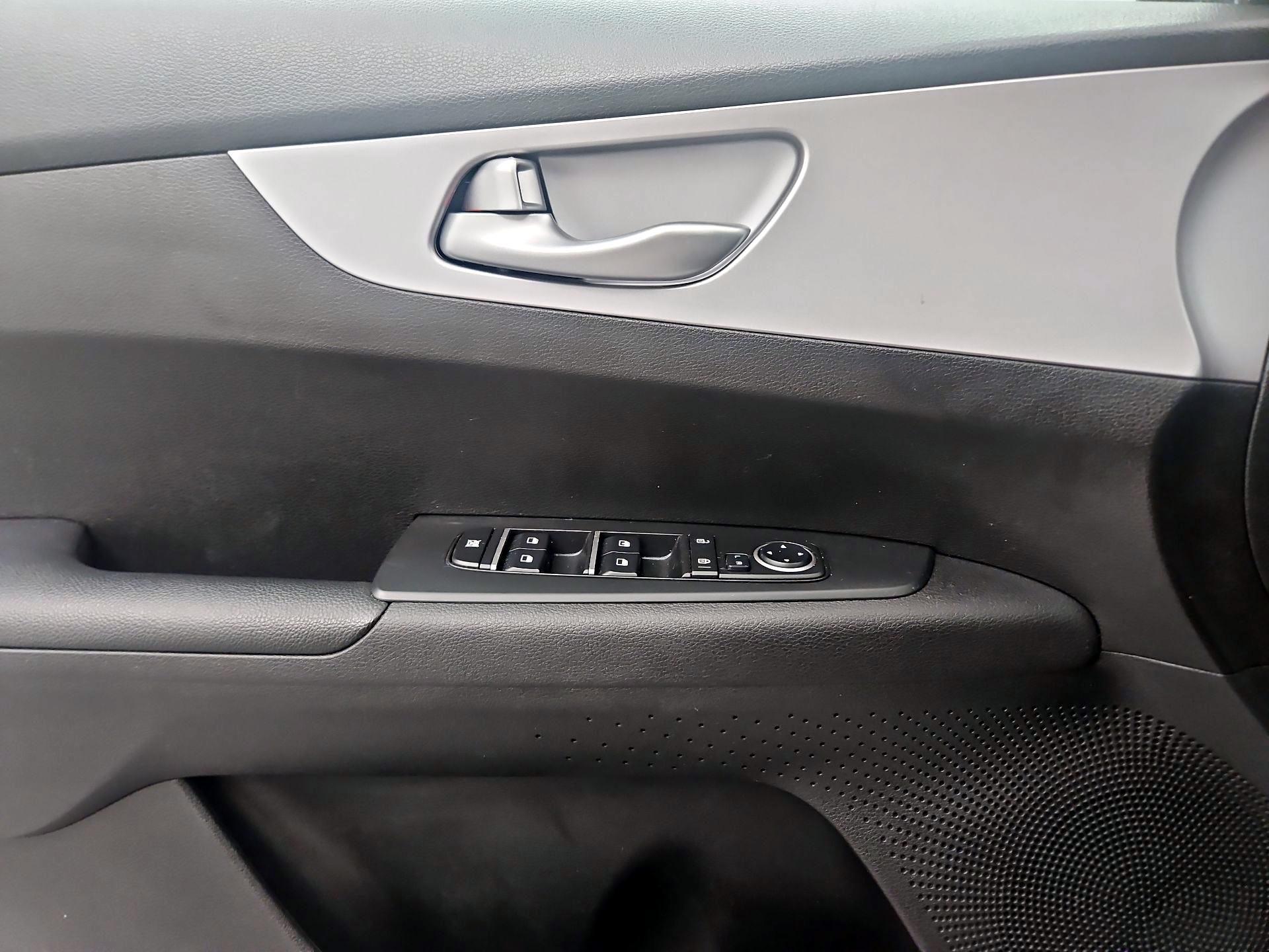 Thumbnail: 2023 Kia Forte - 12