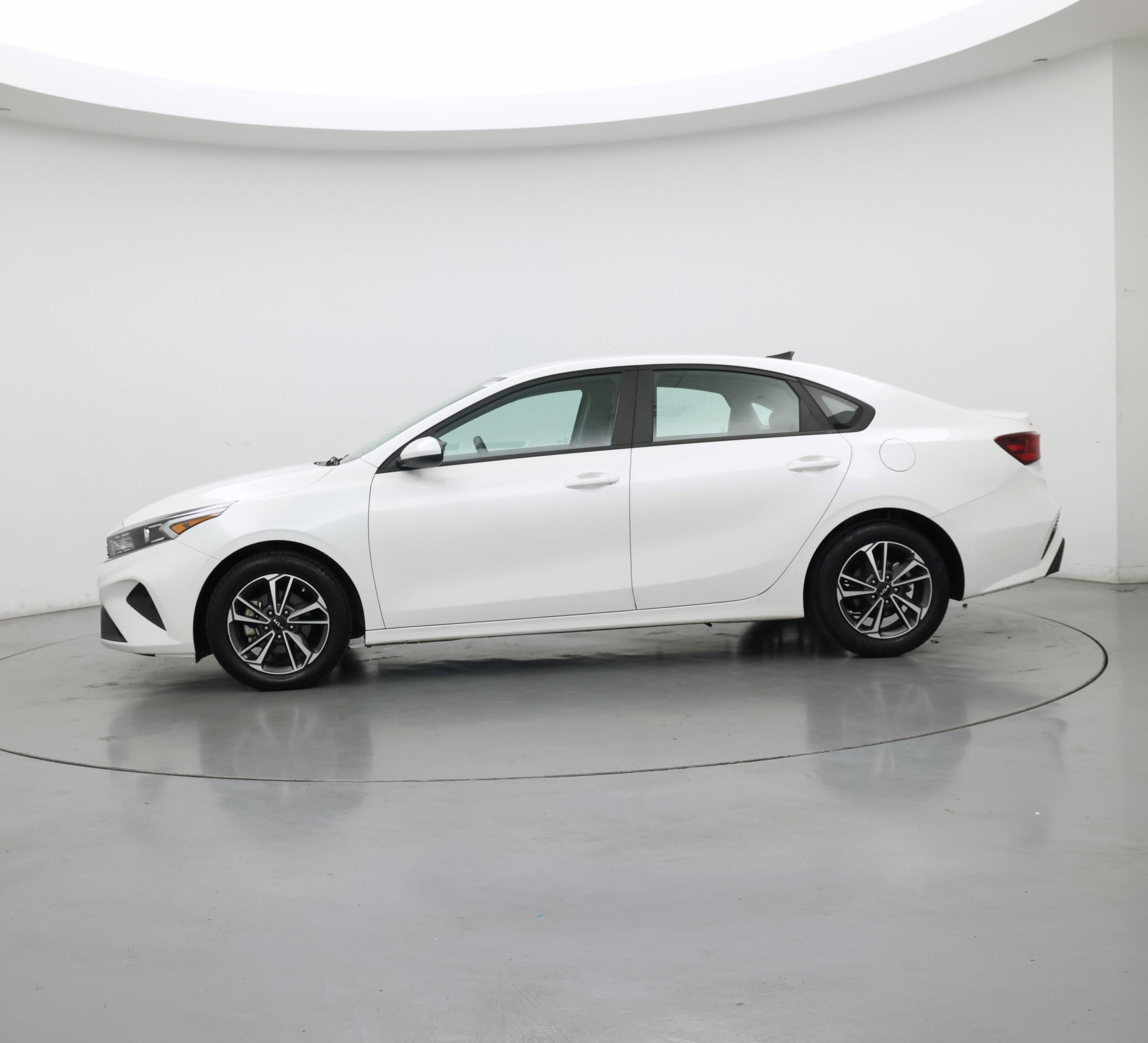 Thumbnail: 2023 Kia Forte - 3