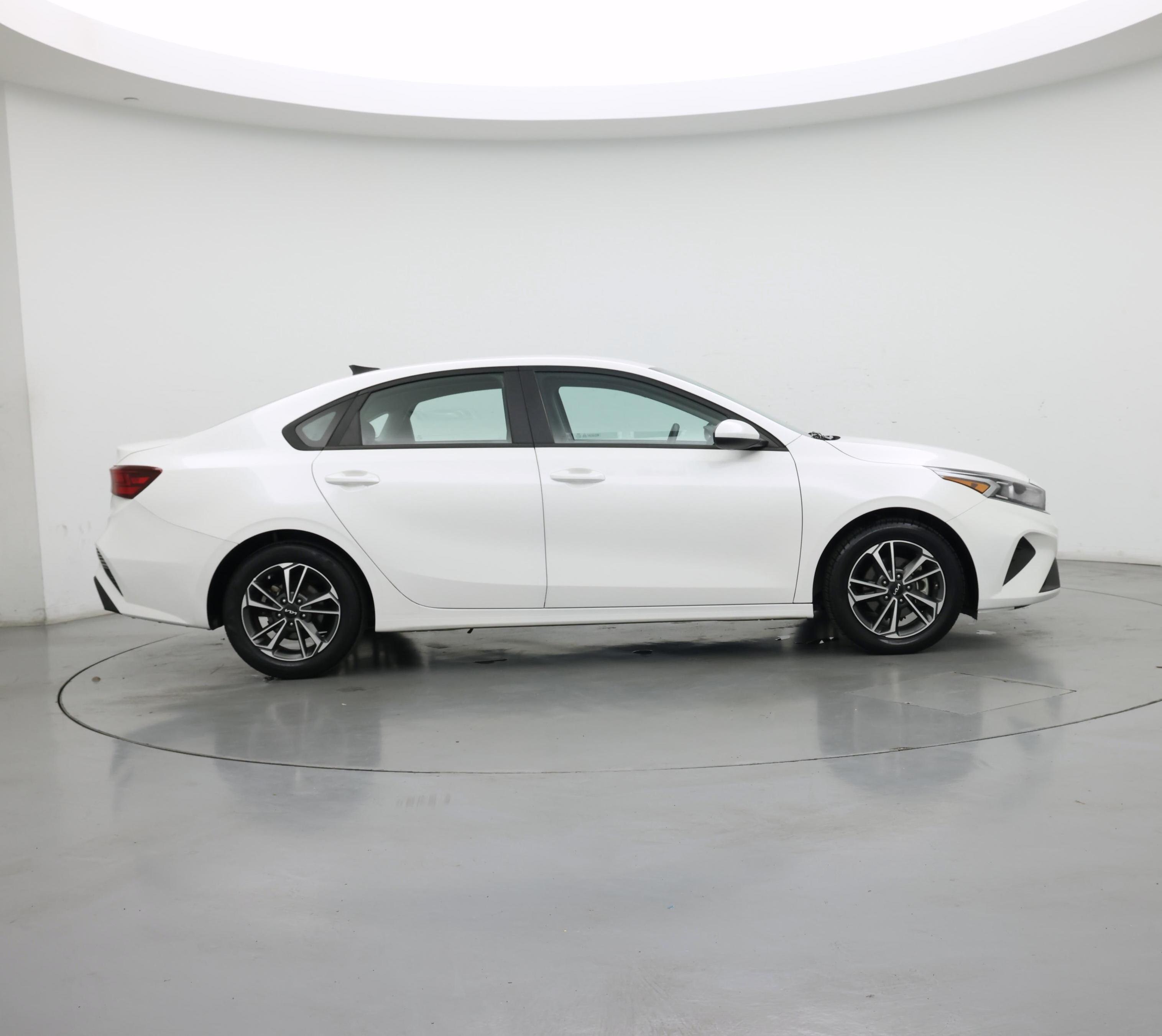 Thumbnail: 2023 Kia Forte - 7