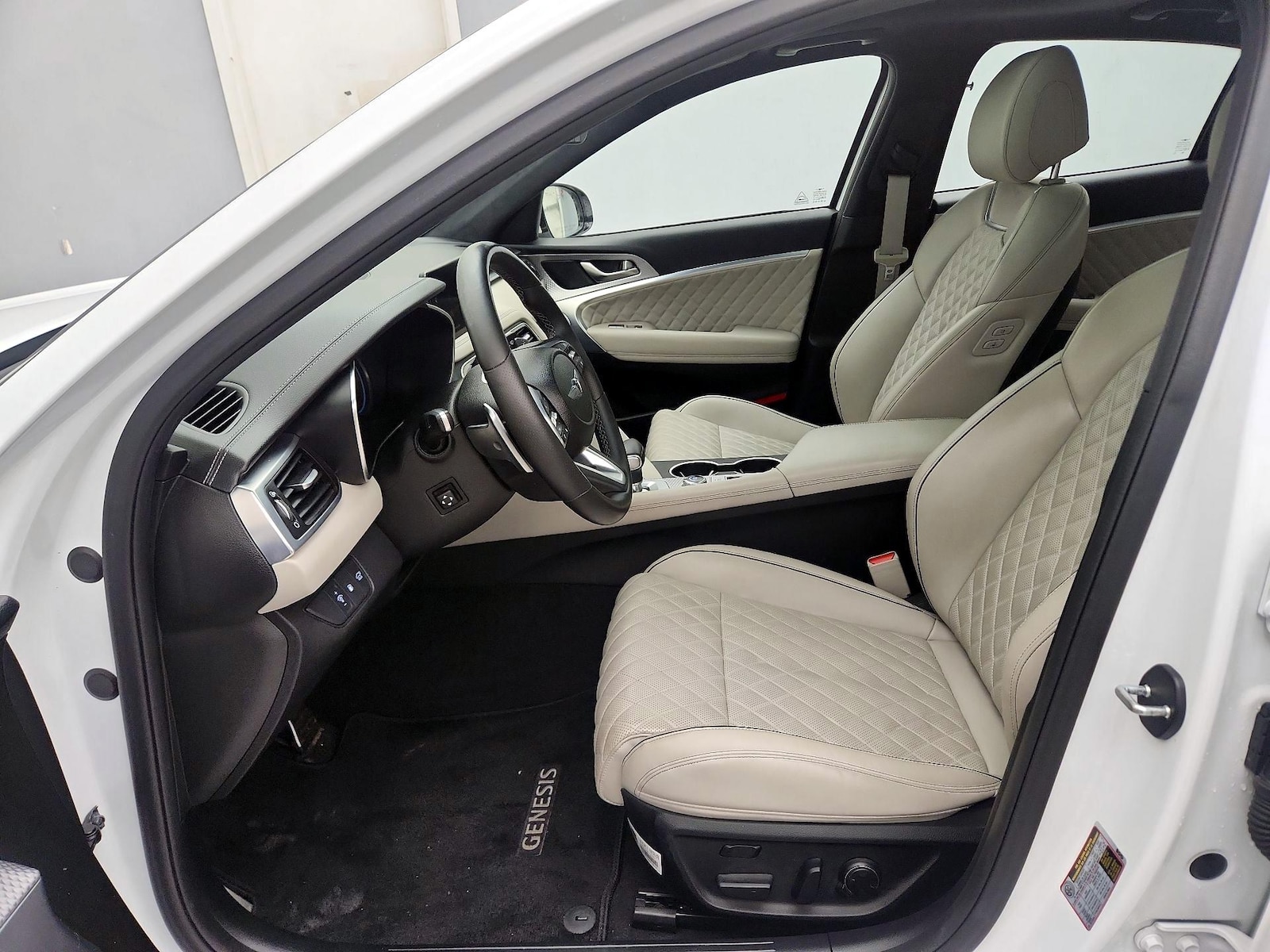 2023 GENESIS G70 Standard - Photo 12