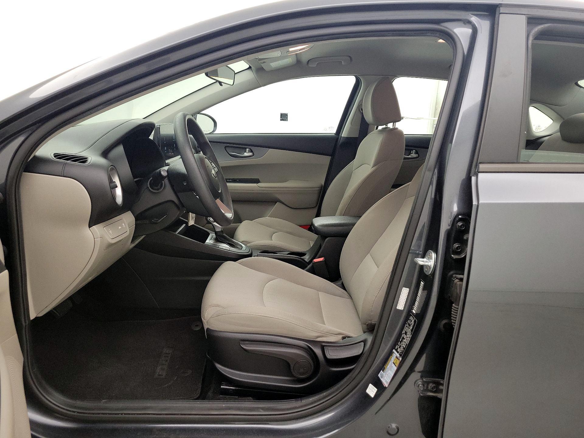 Thumbnail: 2021 Kia Forte - 11