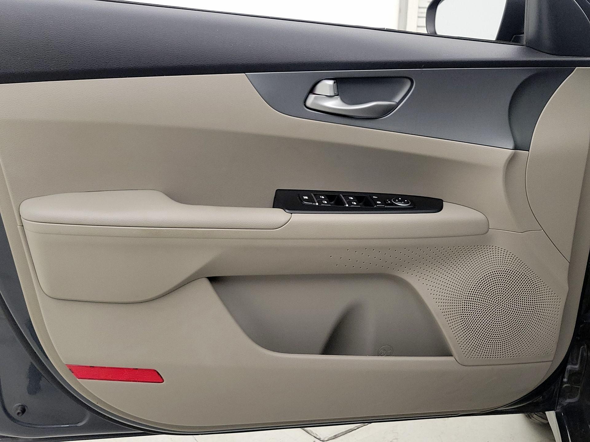 Thumbnail: 2021 Kia Forte - 12