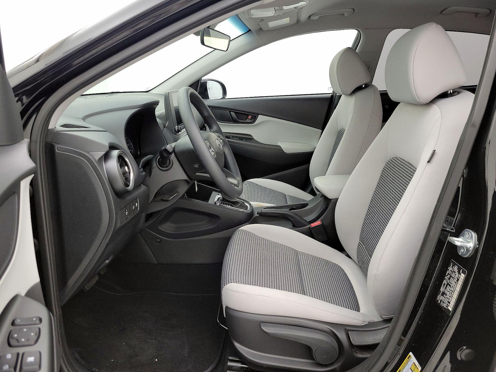 2023 Hyundai Kona SE - Photo 12