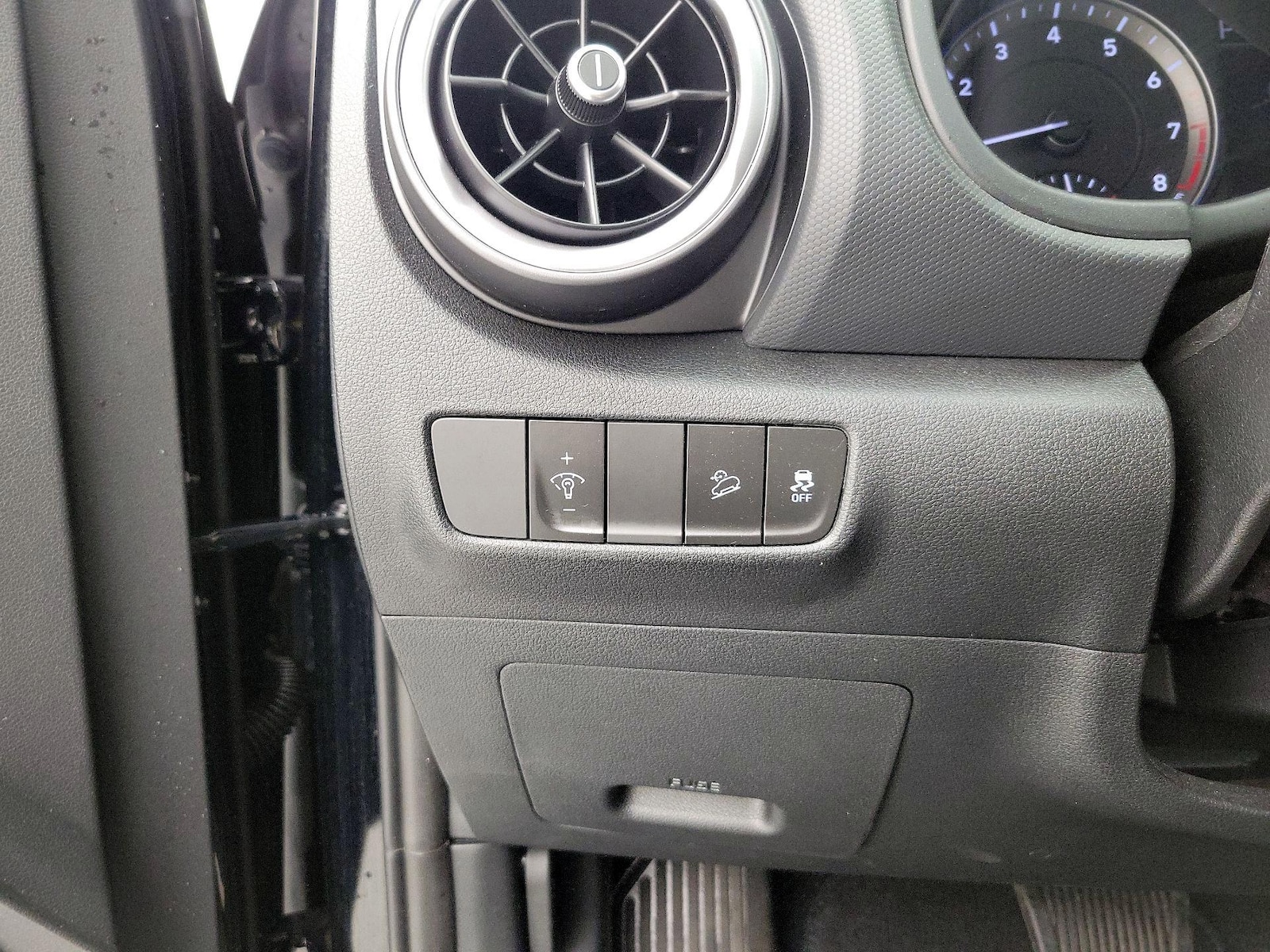 2023 Hyundai Kona SE - Photo 14