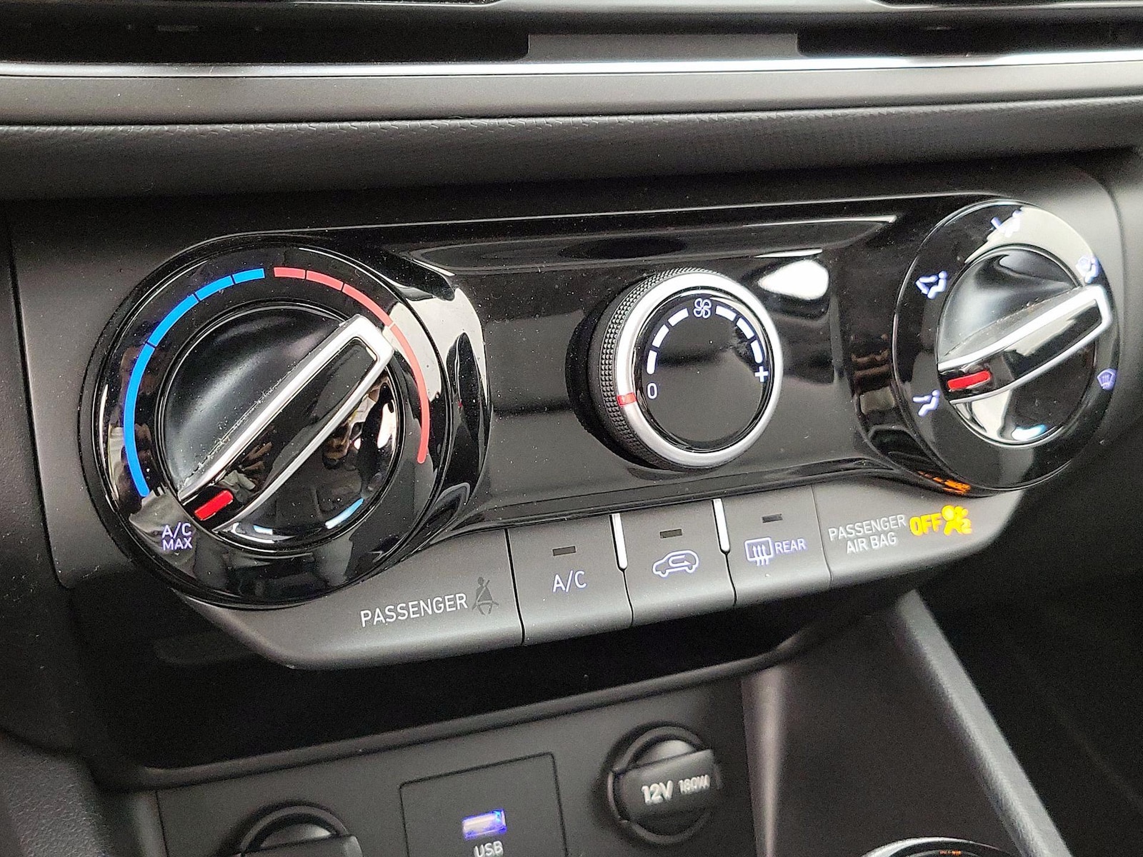 2023 Hyundai Kona SE - Photo 17