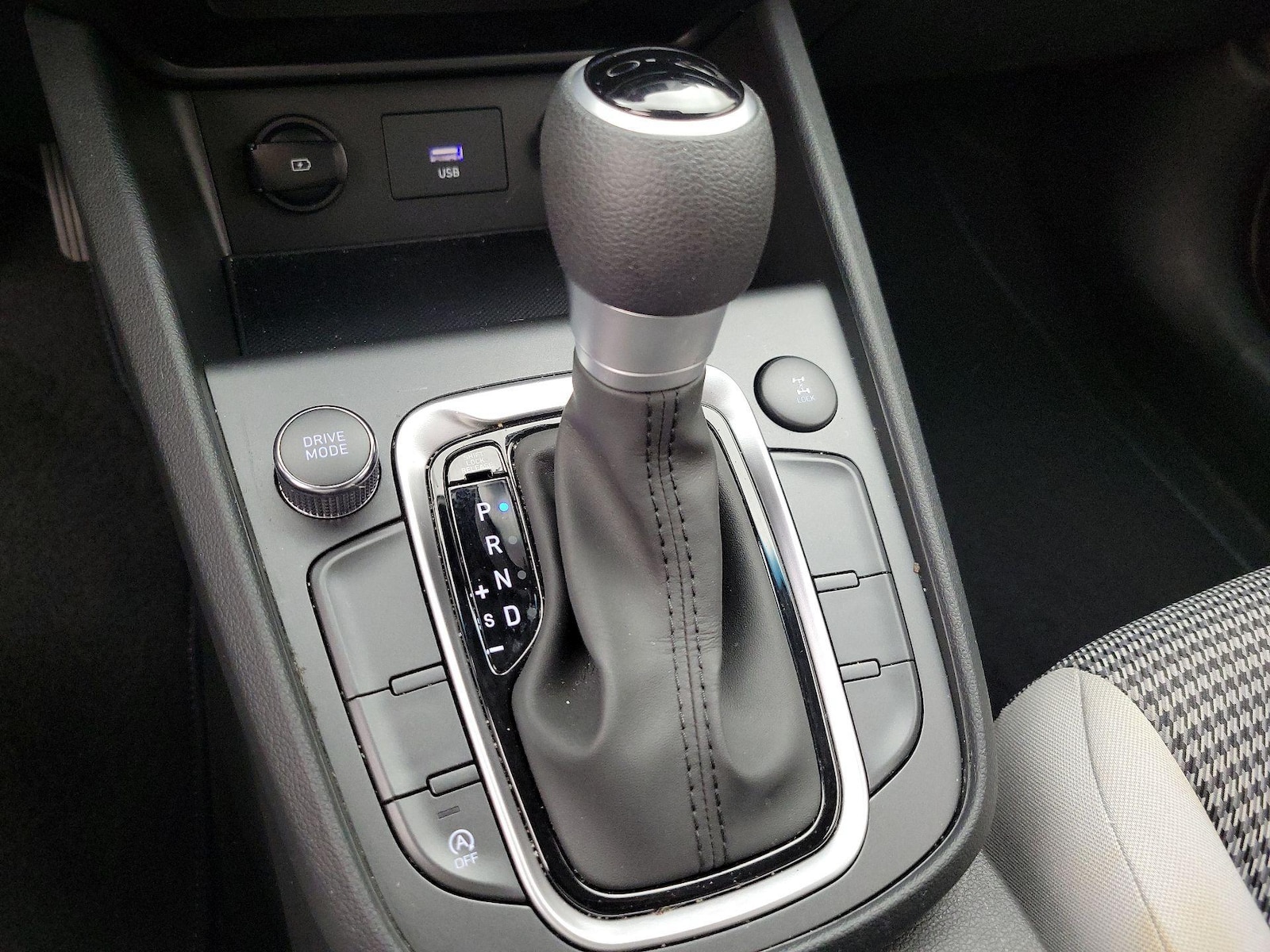 2023 Hyundai Kona SE - Photo 18