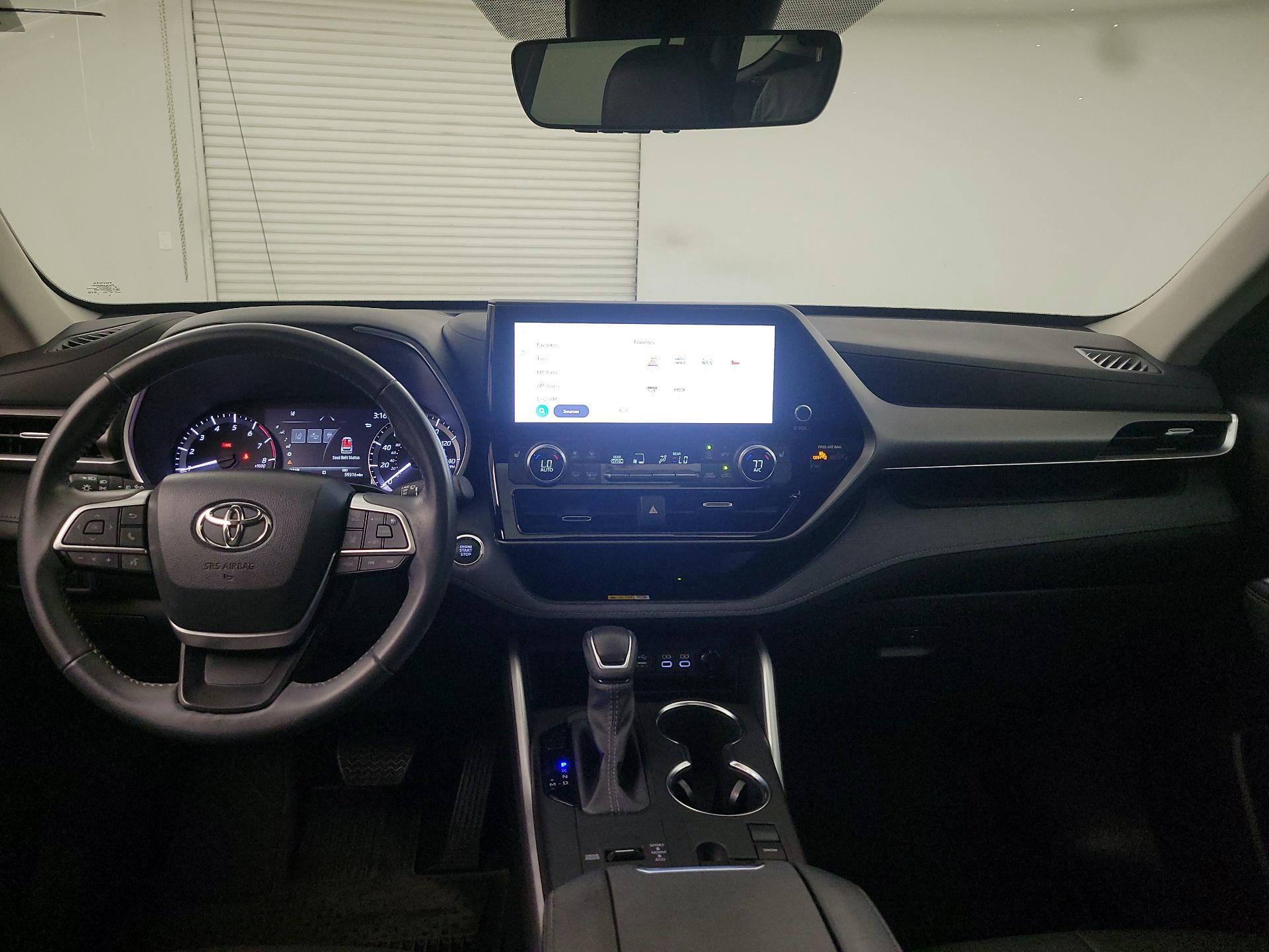 Thumbnail: 2023 Toyota Highlander - 9