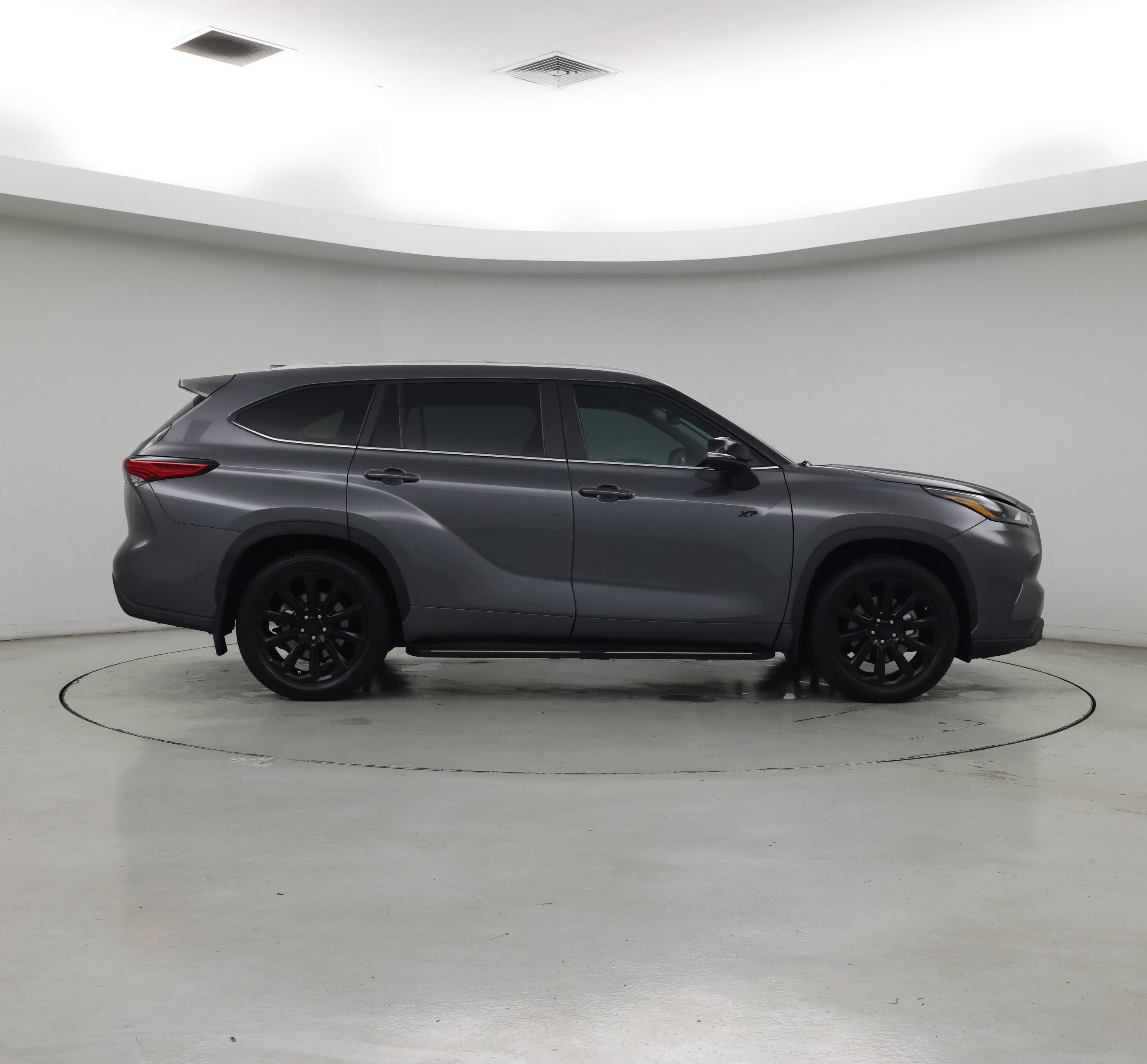 Thumbnail: 2023 Toyota Highlander - 7