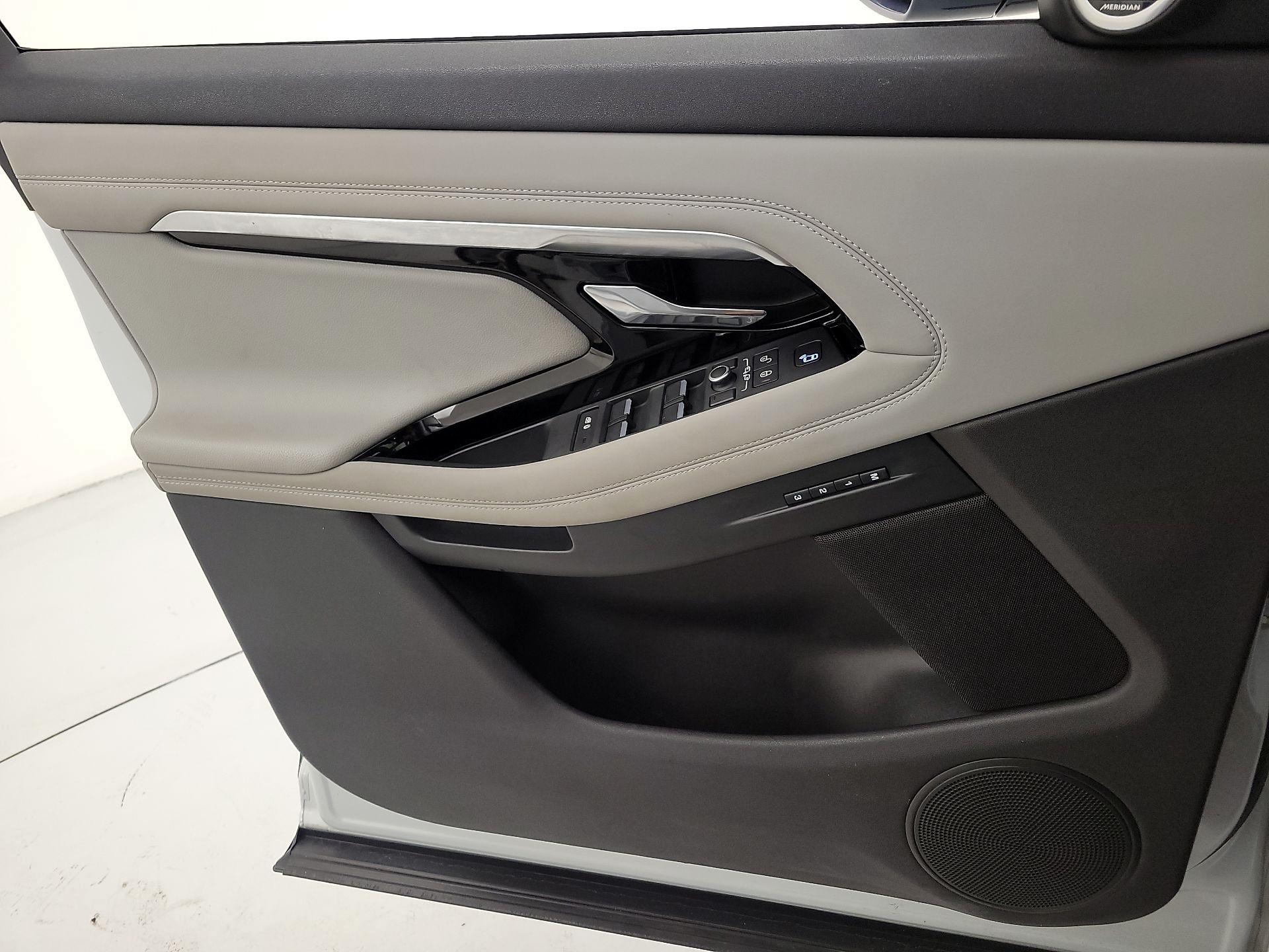 Thumbnail: 2020 Land Rover Range Rover Evoque - 12