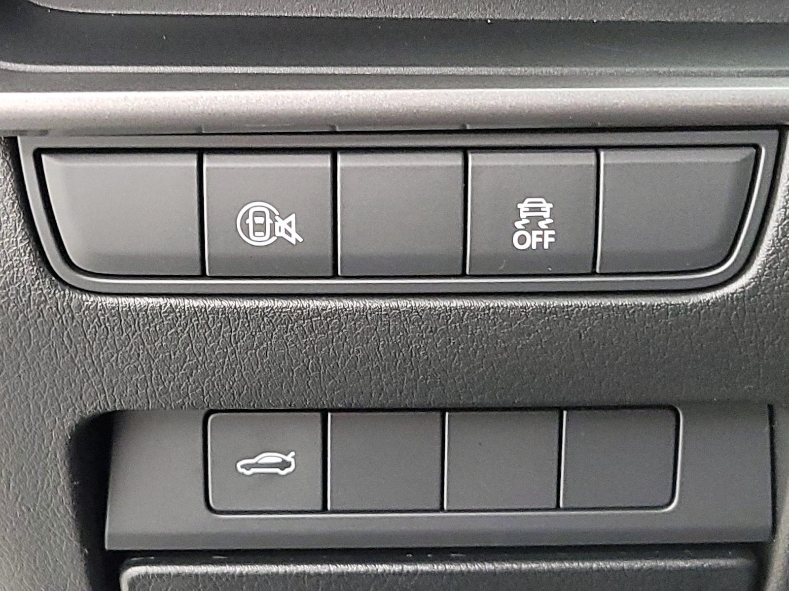 2025 Mazda Mazda3 S - Photo 14