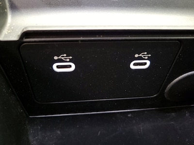 USB/AUX Ports