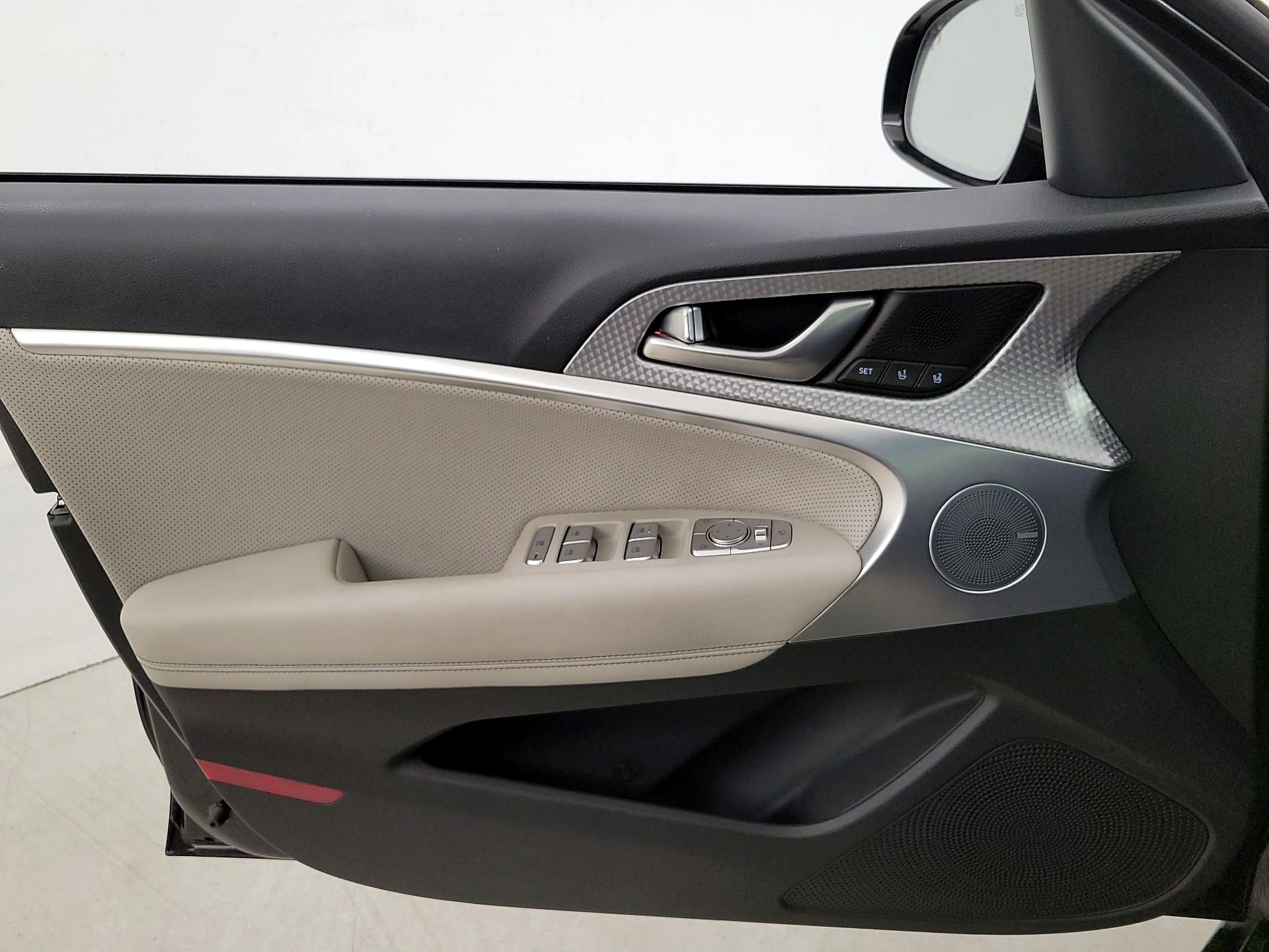 Thumbnail: 2023 Genesis G70 - 12