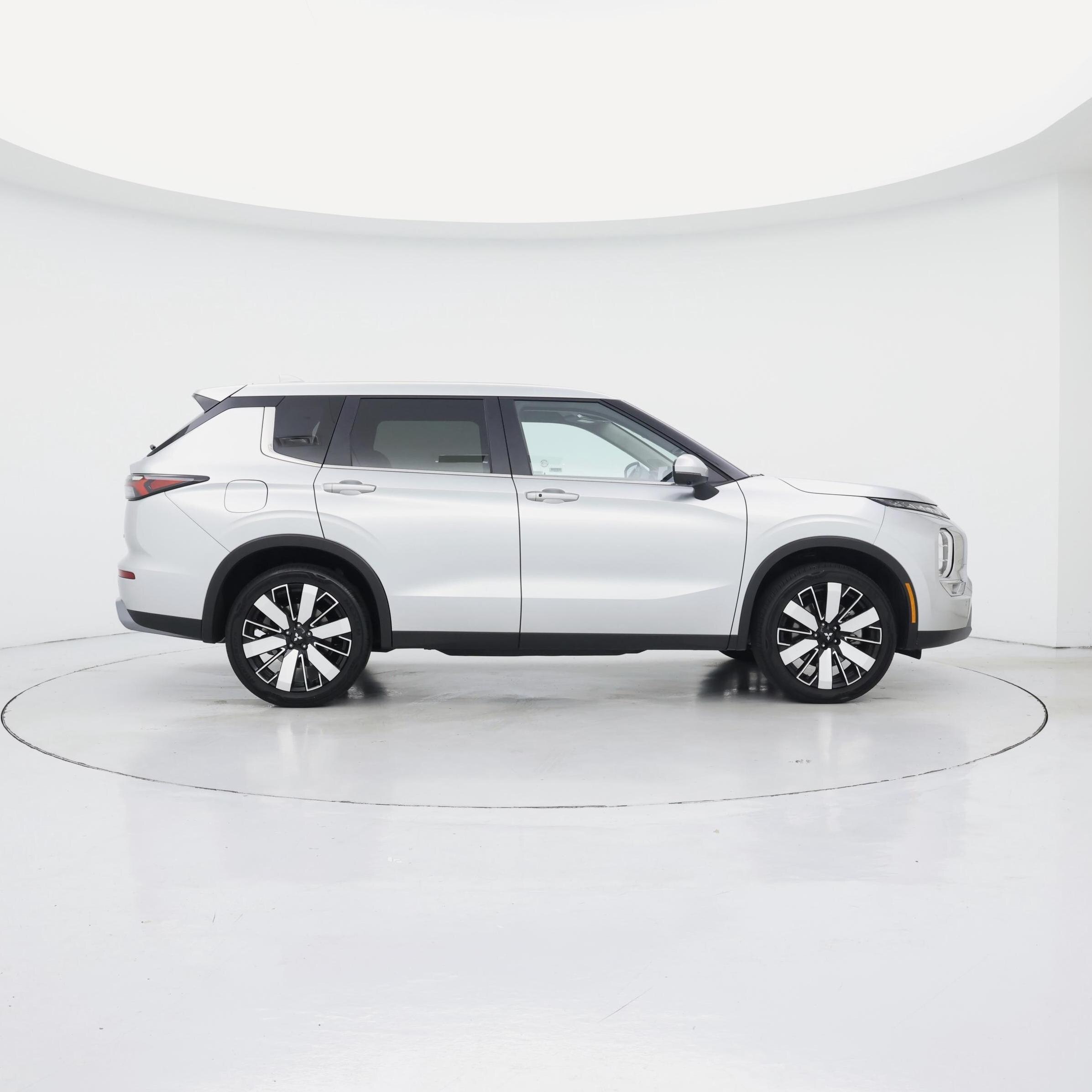 Thumbnail: 2025 Mitsubishi Outlander - 7