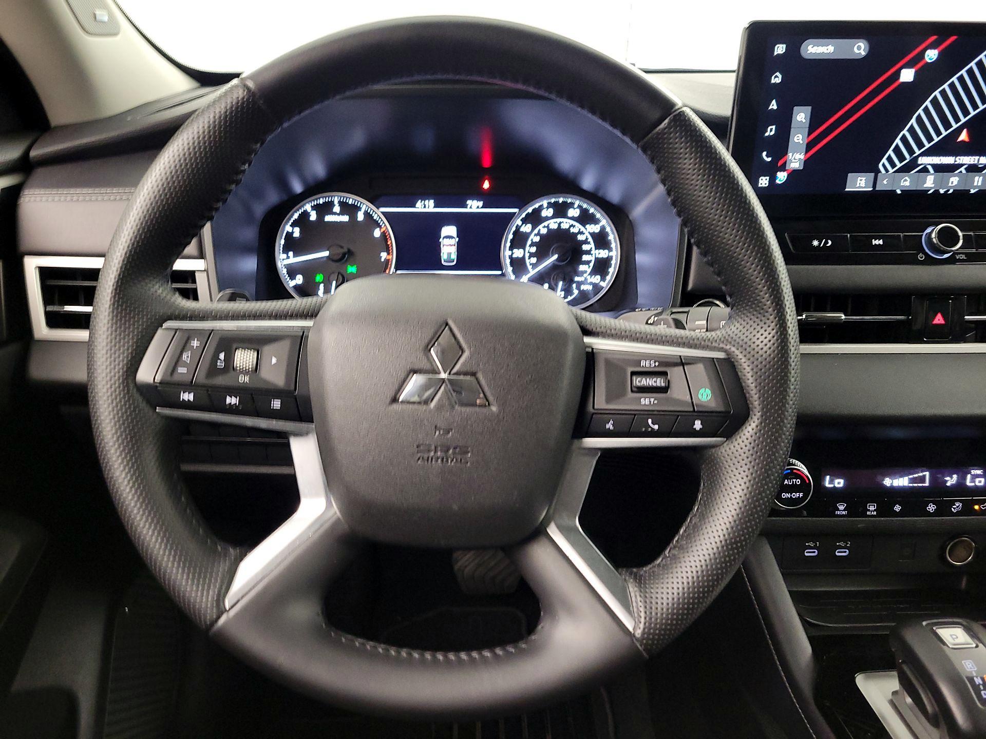 Thumbnail: 2025 Mitsubishi Outlander - 10