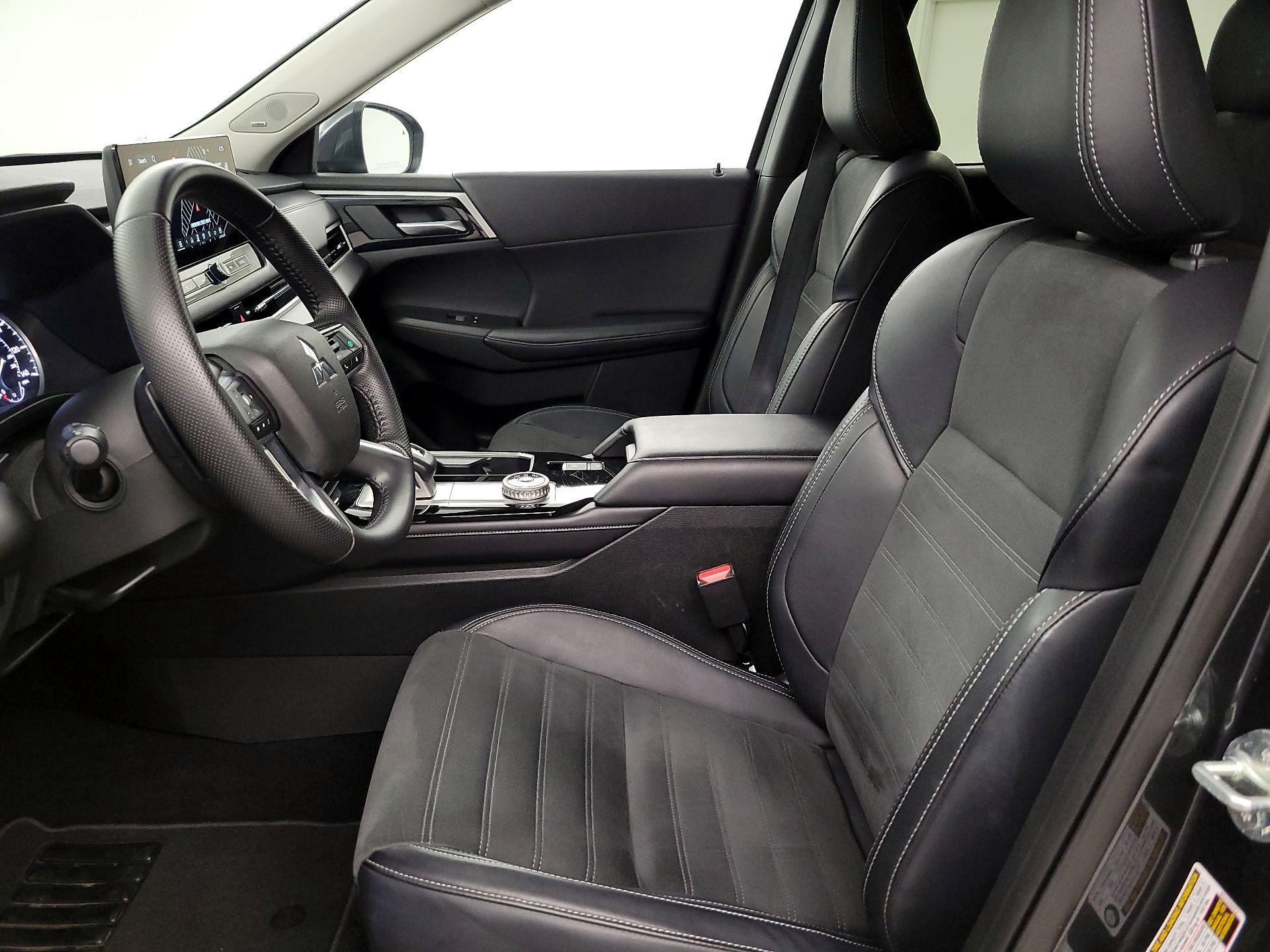 Thumbnail: 2025 Mitsubishi Outlander - 11