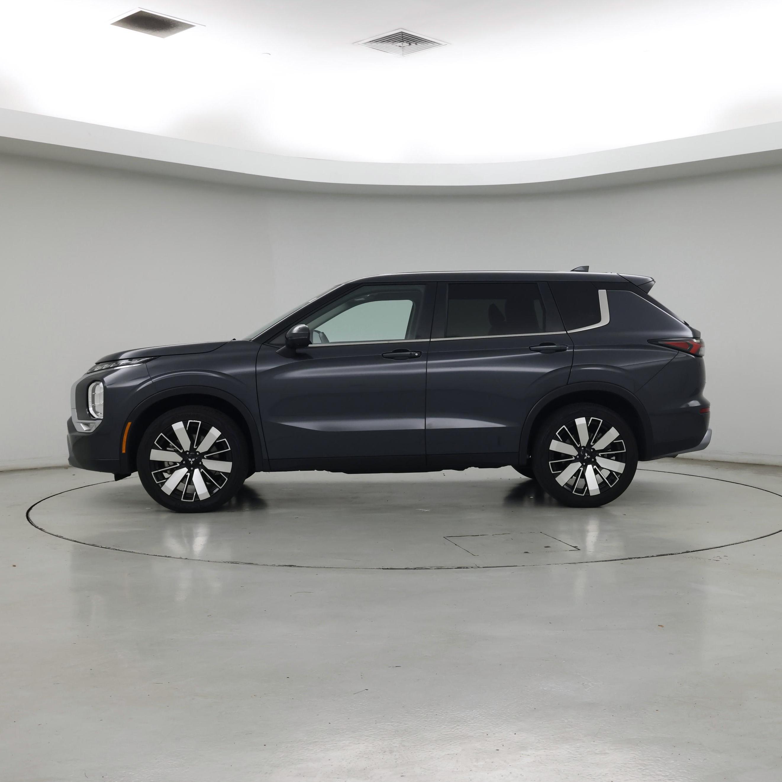 Thumbnail: 2025 Mitsubishi Outlander - 3