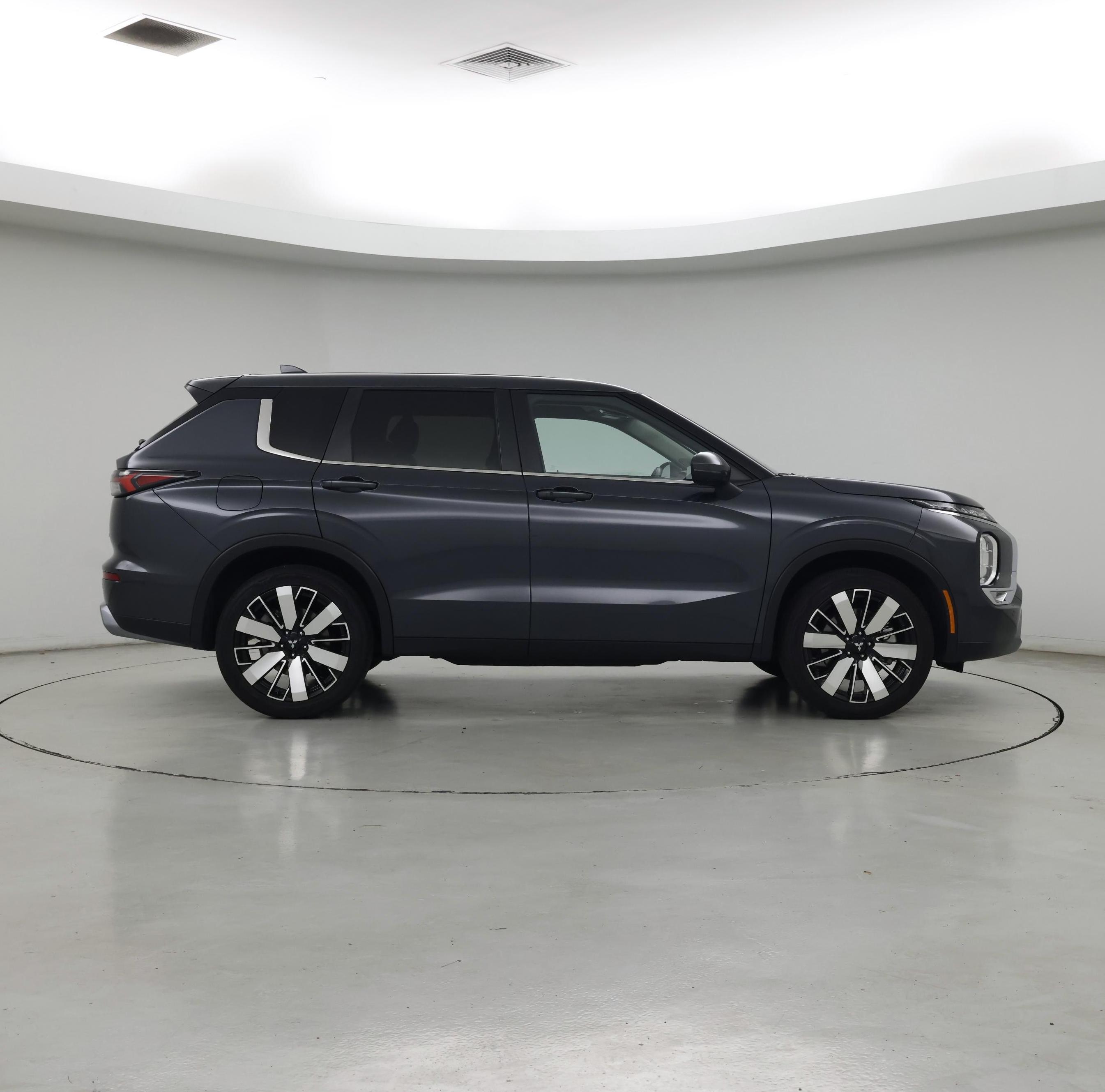 Thumbnail: 2025 Mitsubishi Outlander - 7