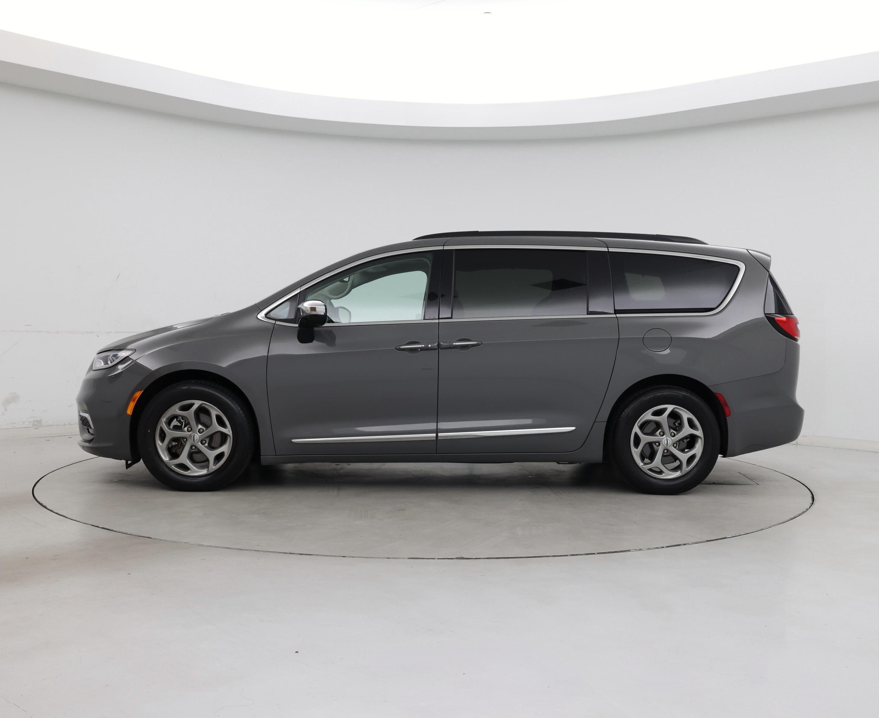 Thumbnail: 2023 Chrysler Pacifica - 3