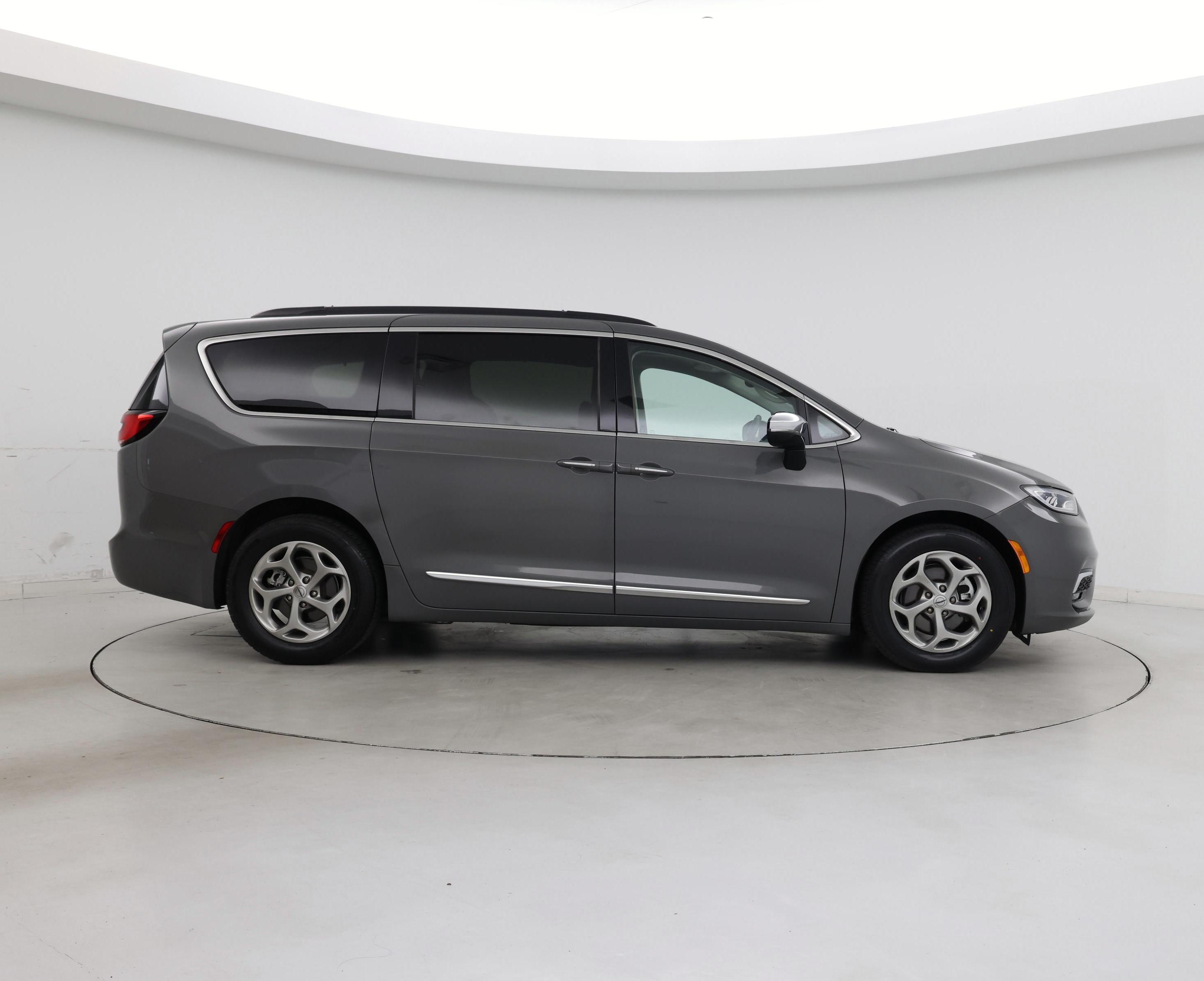 Thumbnail: 2023 Chrysler Pacifica - 7